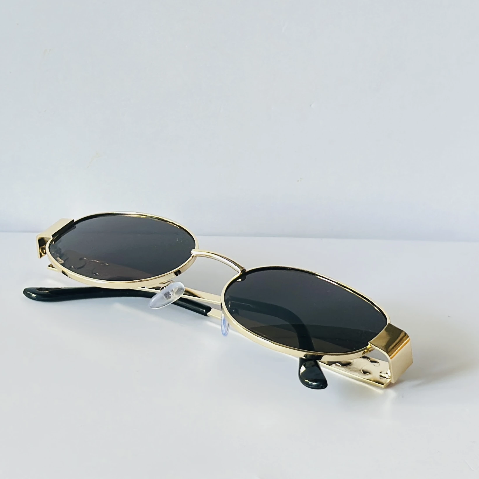 Fashionable Retro Oval Sunglasses for Women & Men