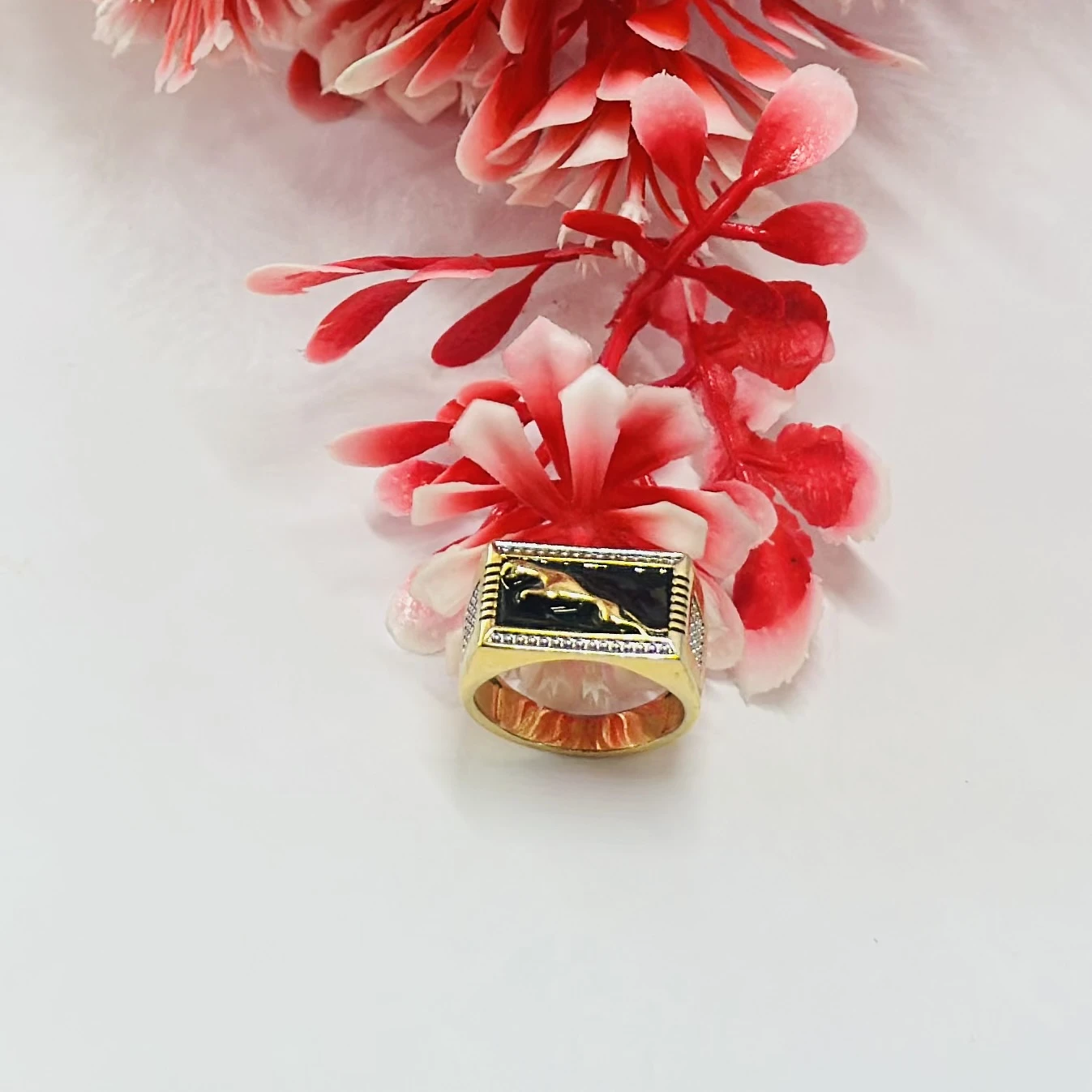 Gold plated men's ring featuring a jaguar design on a black antique background
