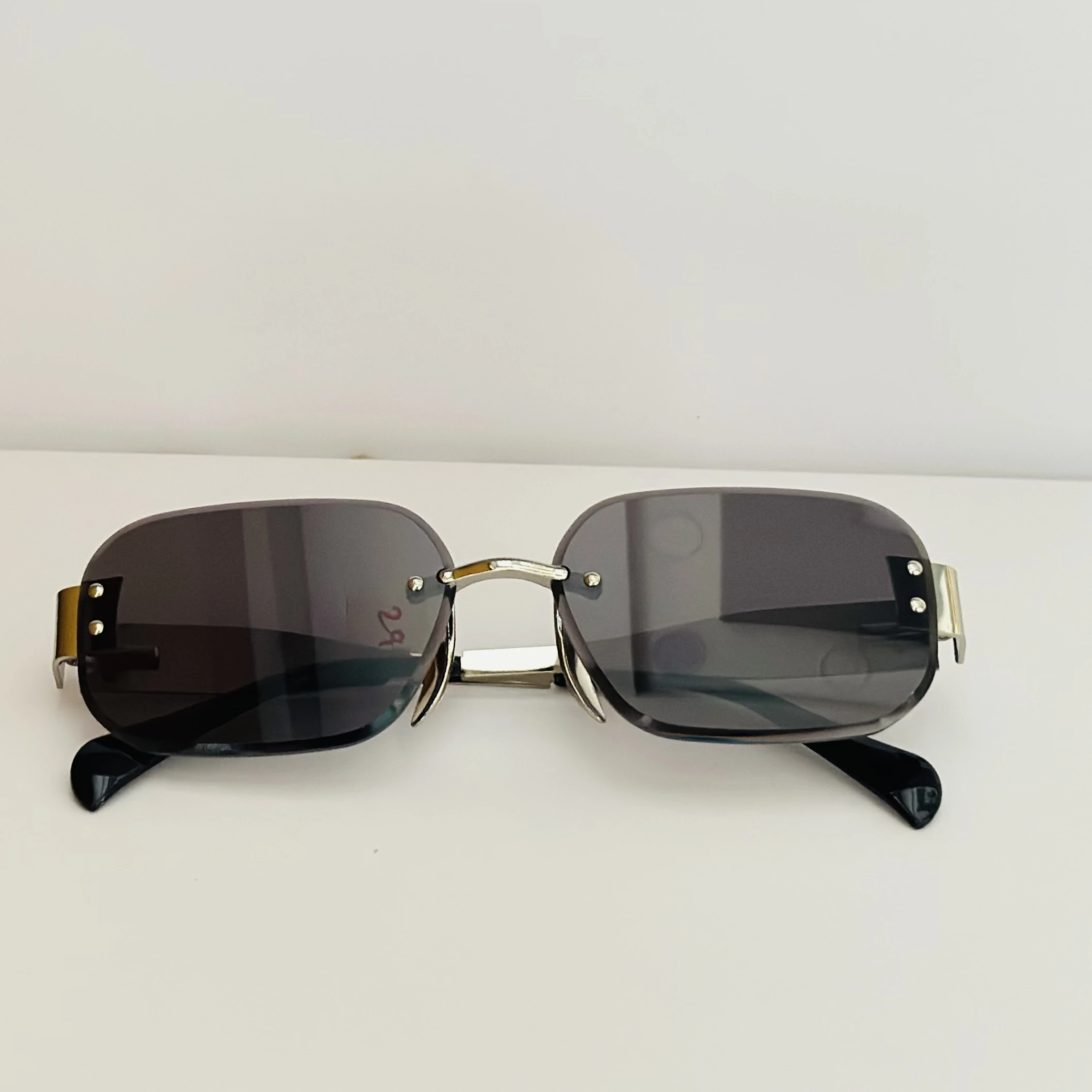 Rimless rectangular sunglasses