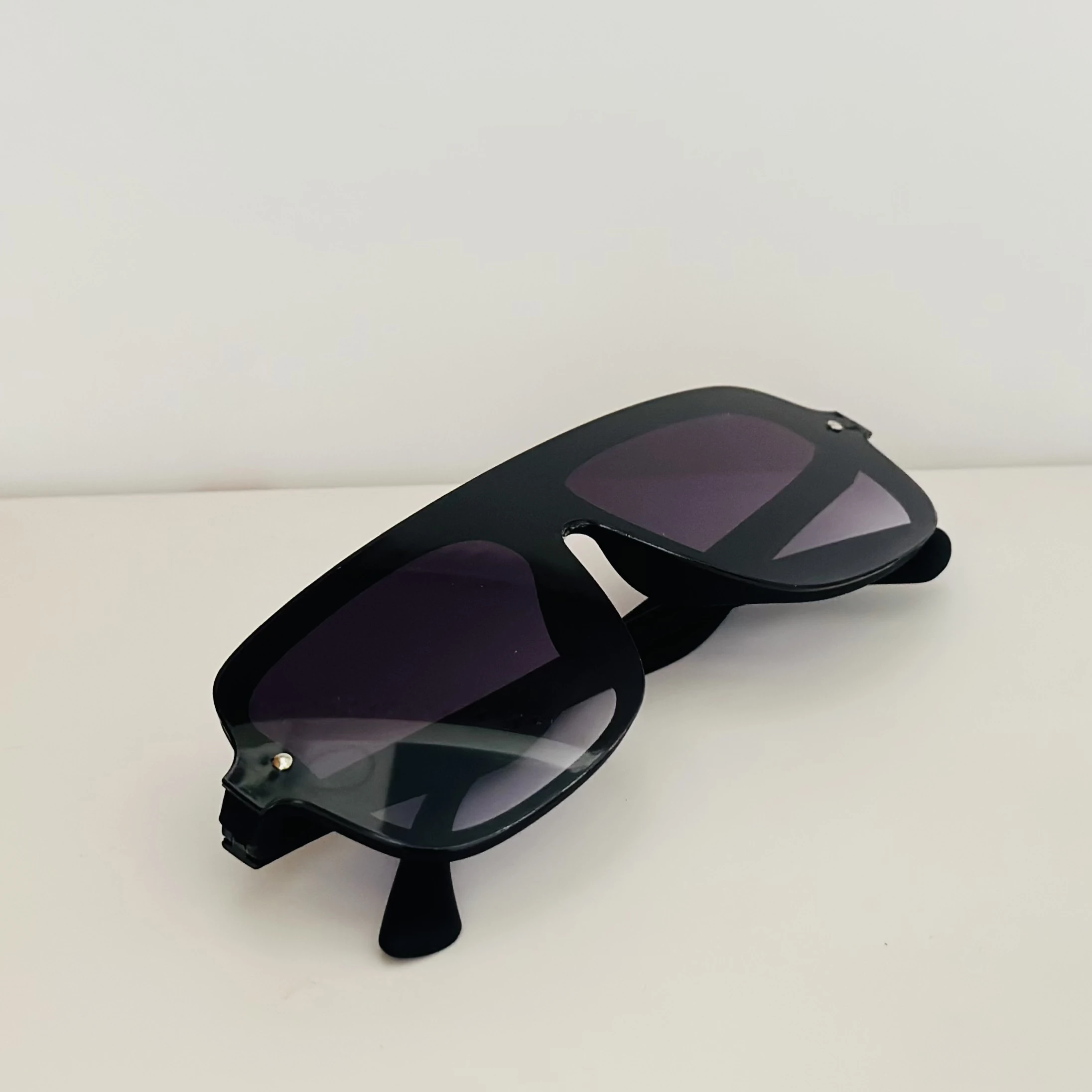 Clark n' Palmer black aviator-style sunglasses