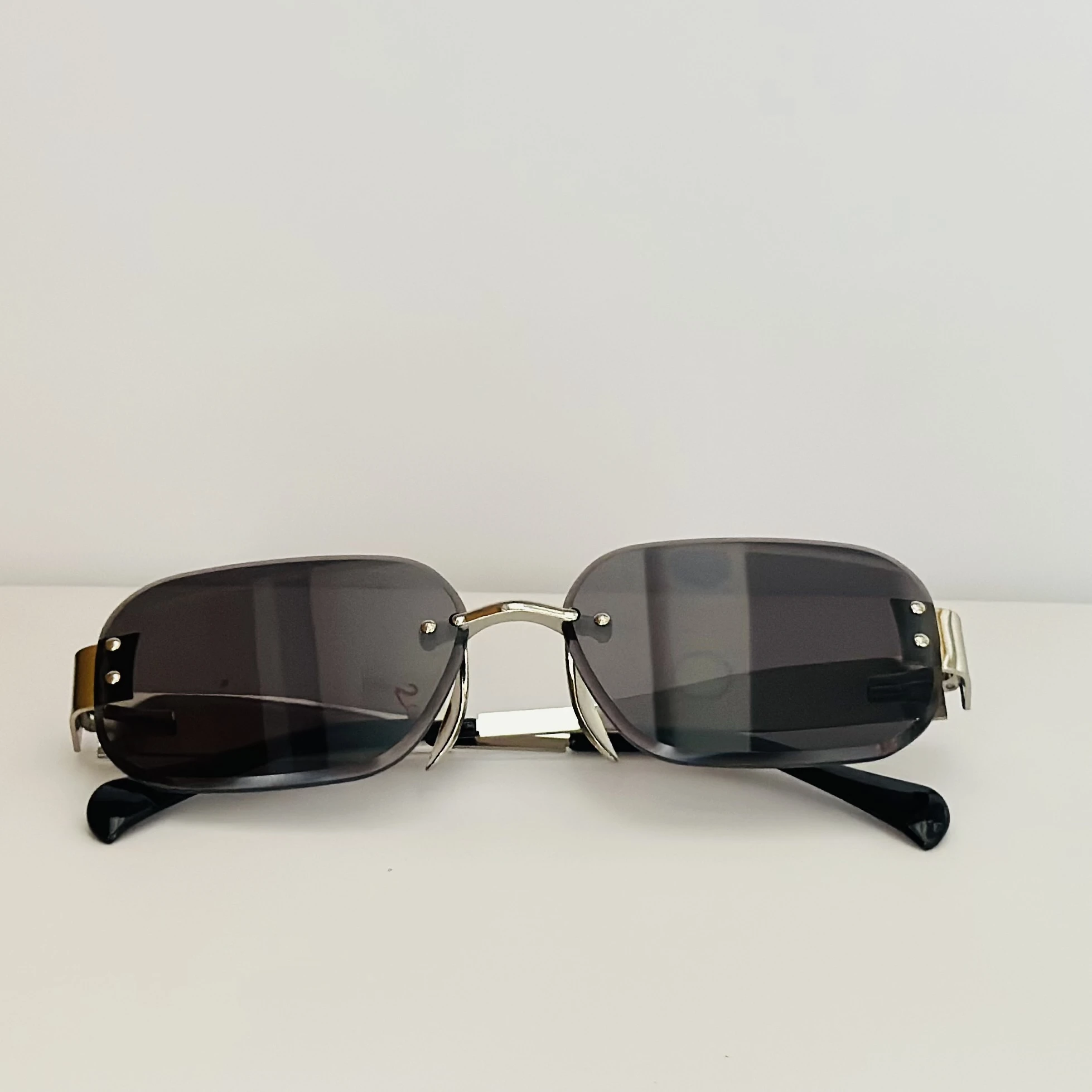 Rimless rectangular sunglasses
