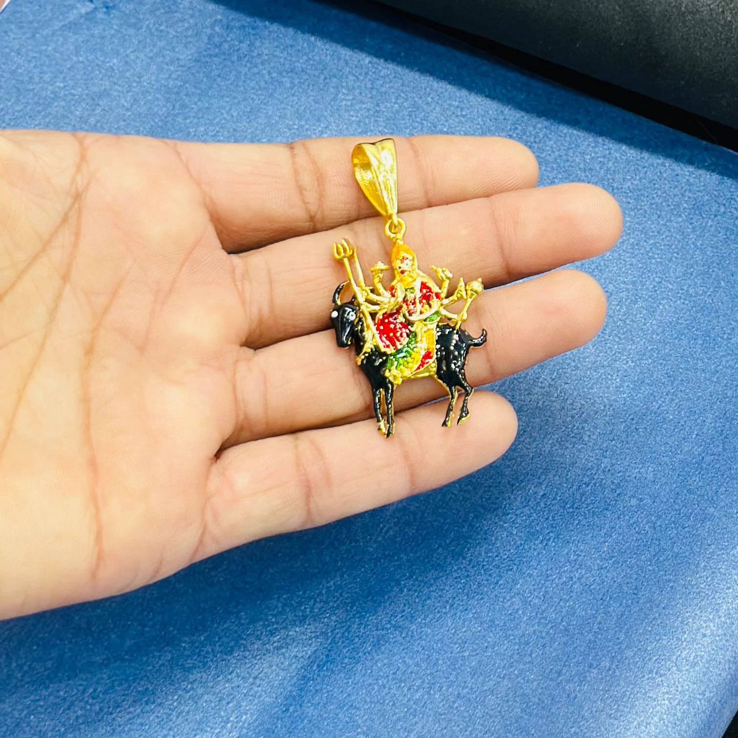 Golden Design pendant
