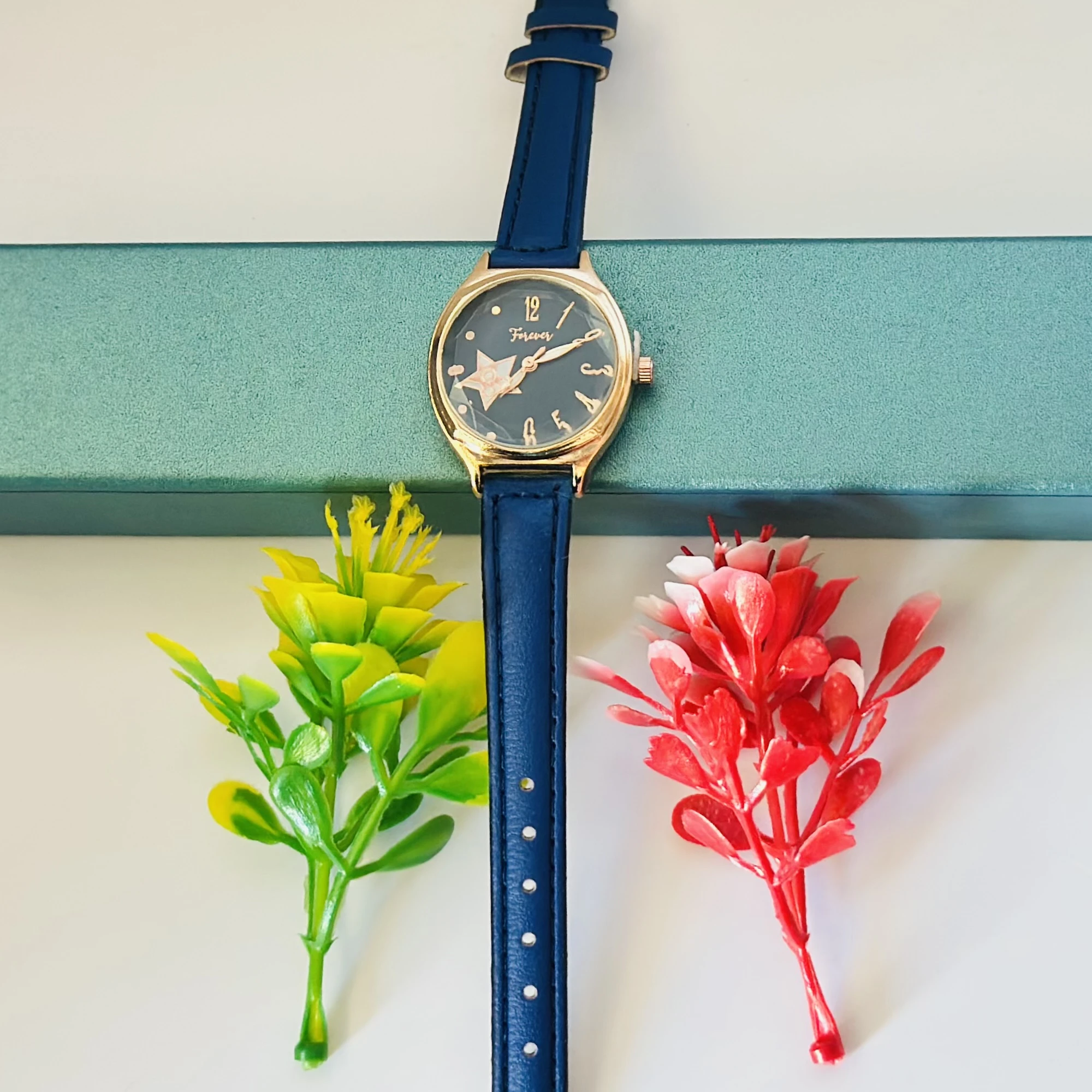 Quartz analog Watch for women