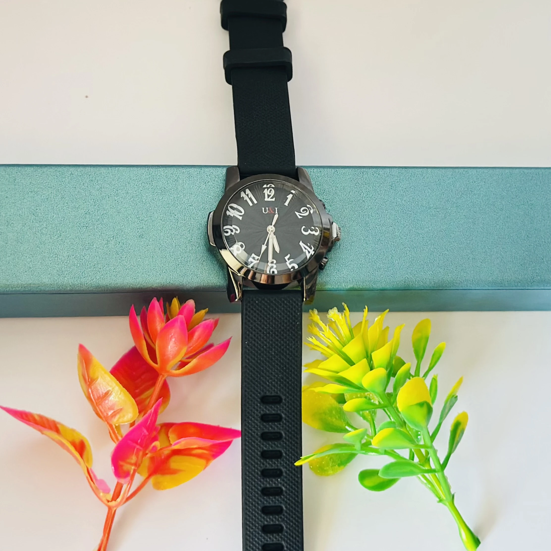 fashionable women's quartz watch