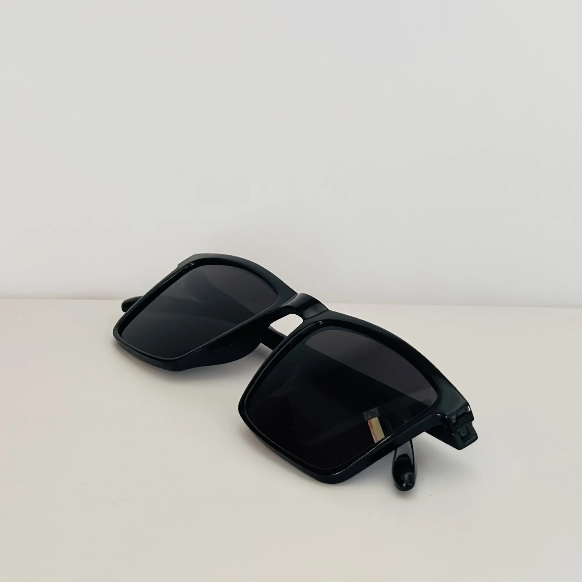 Tommy Hilfiger TH 2077/S sunglasses in black with carbon fiber temples.