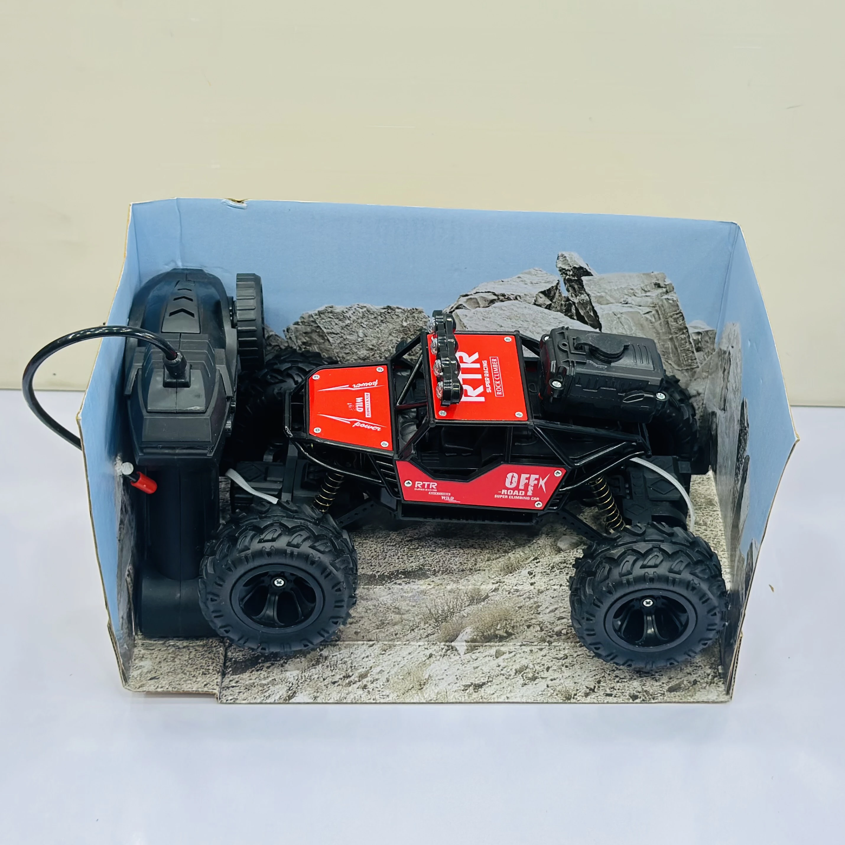 Toybei Rock Crawler 1:18 scale remote control car.