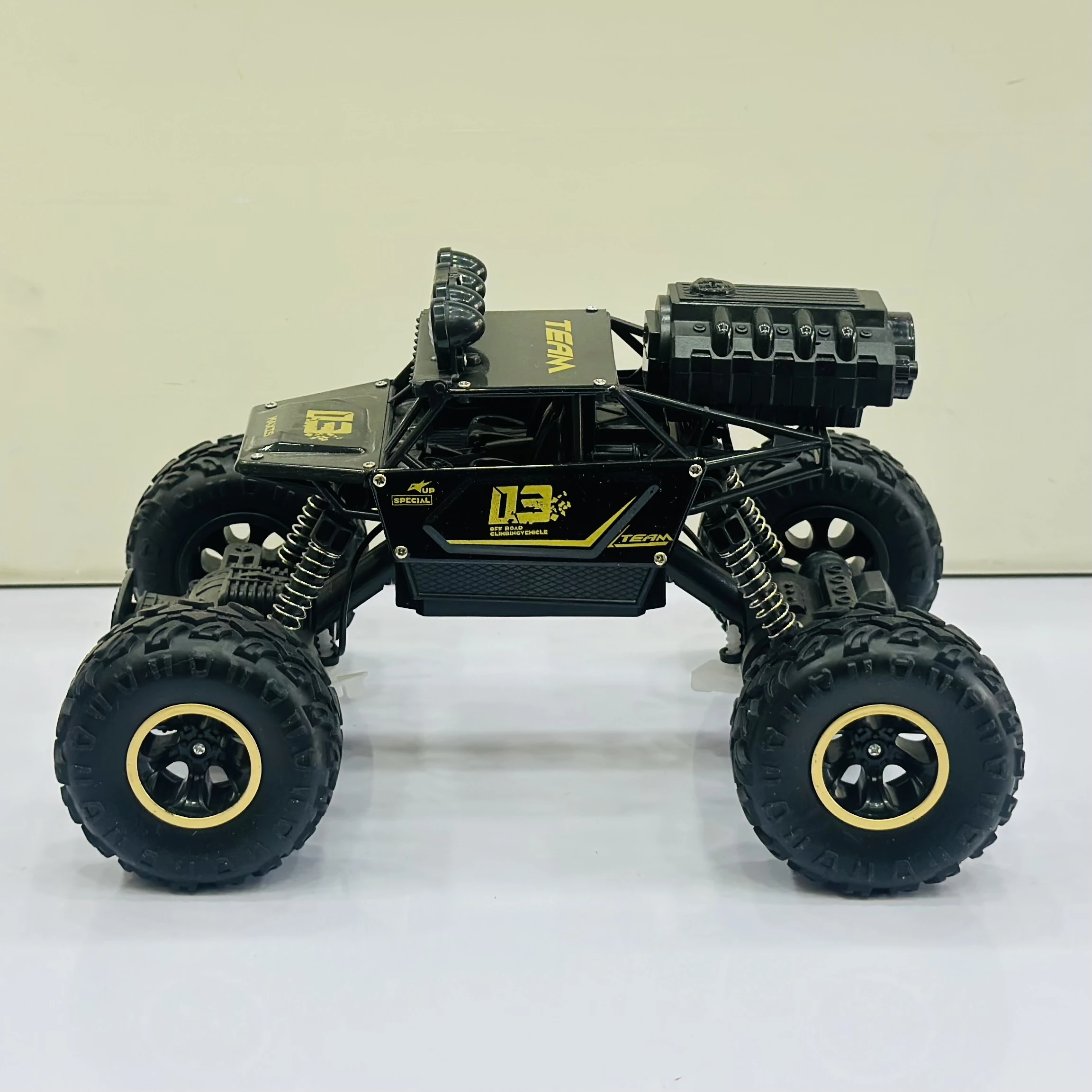 Toybei Rock Crawler Alloy Material 1:16 Scale remote control monster truck.