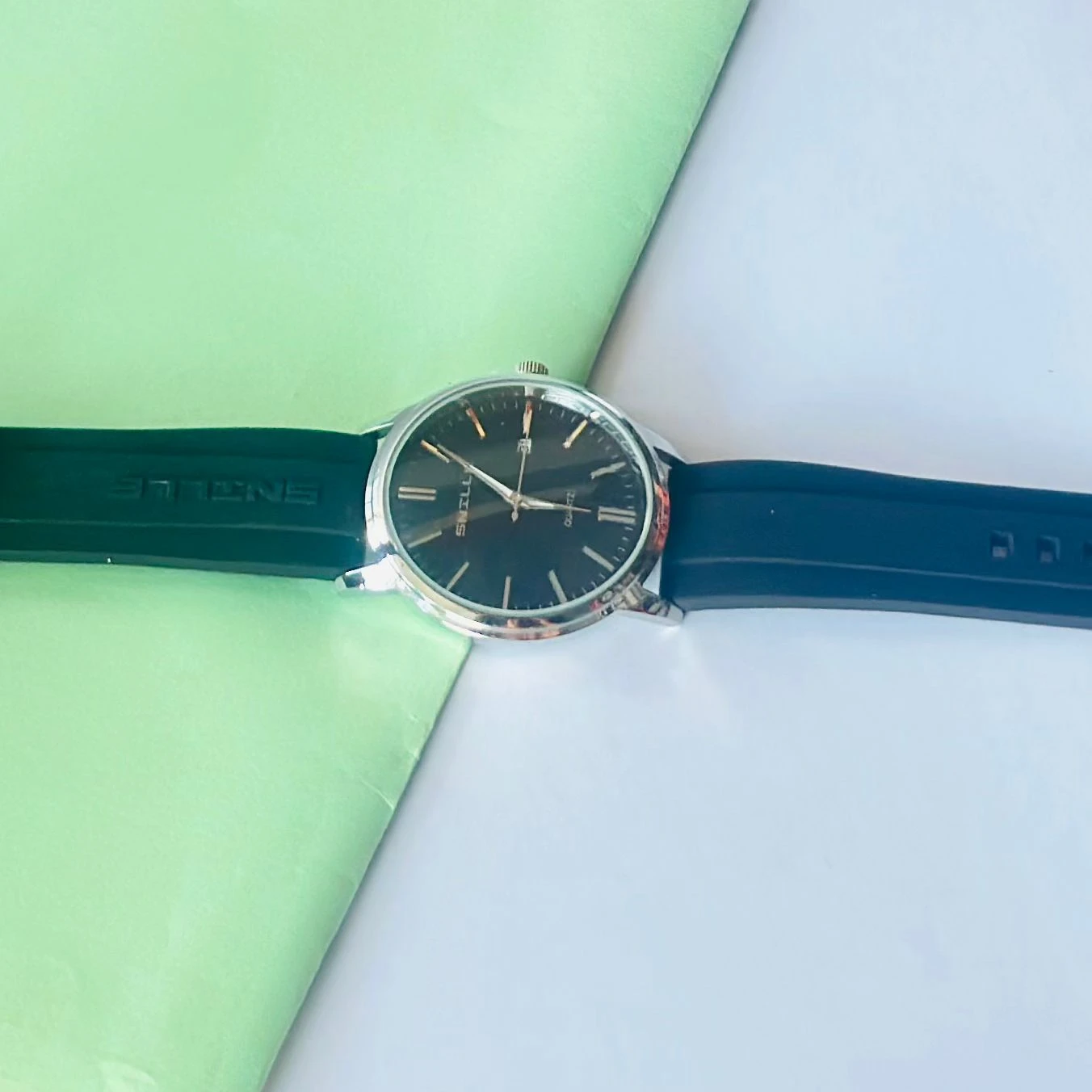 SNILLE Premium Quartz analog watch