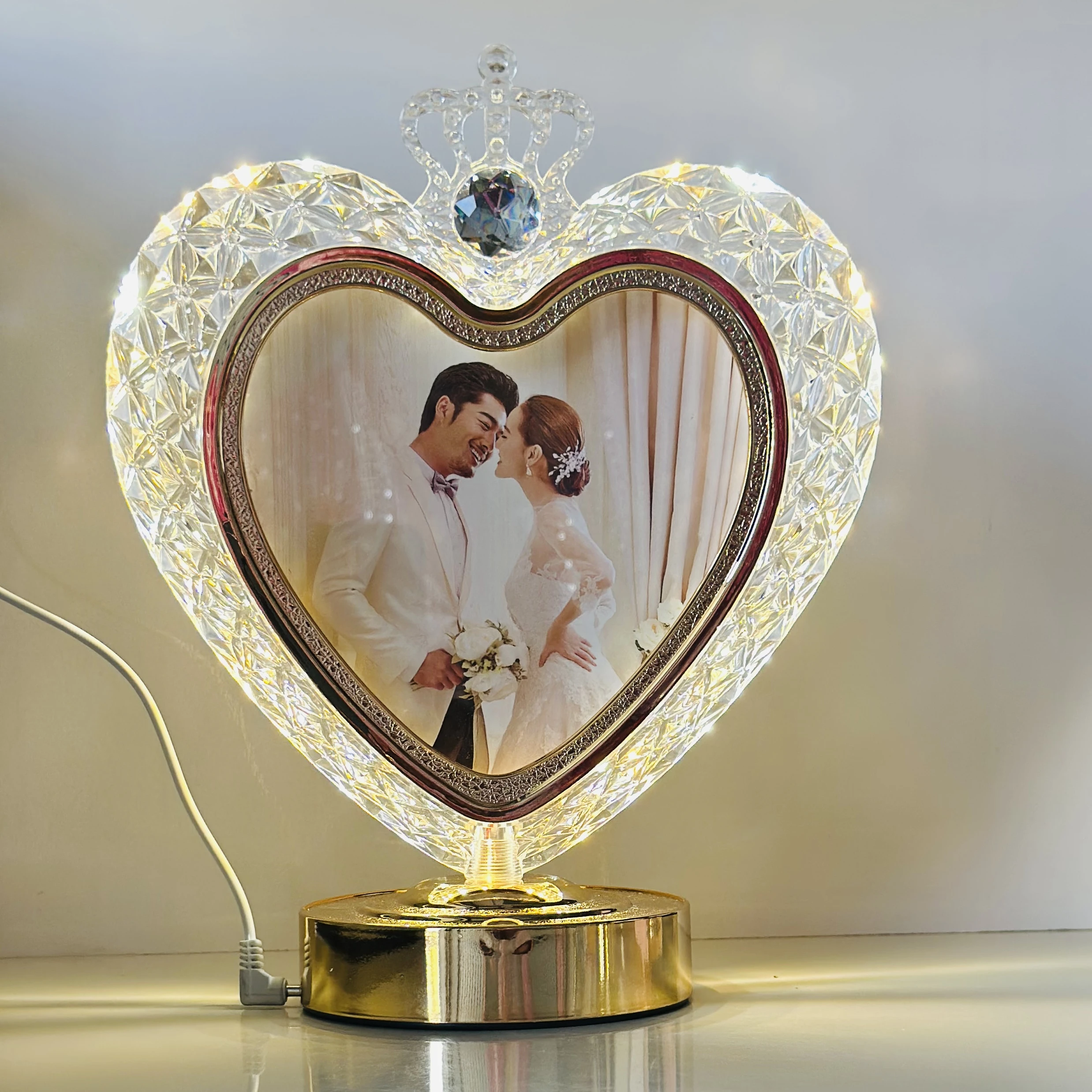 Romantic LED Dome Lamp with Kissing Couple