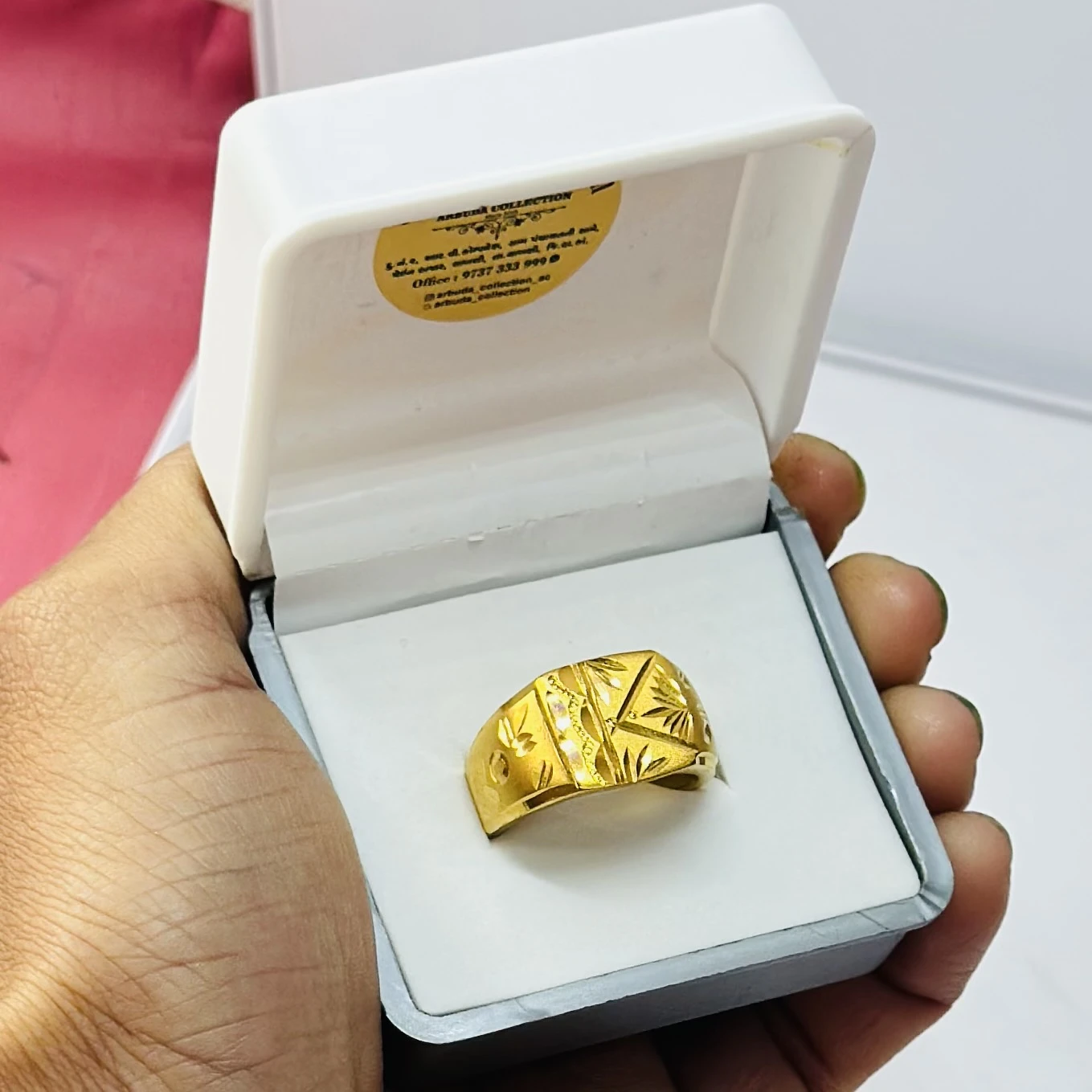 22kt gold men's ring with a geometric pattern.