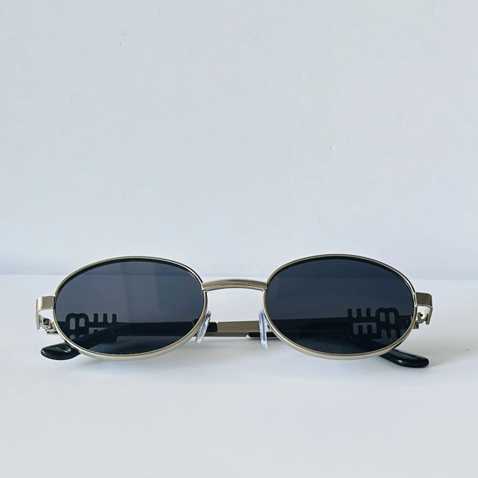 Glasses are a pair oval-framed sunglasses