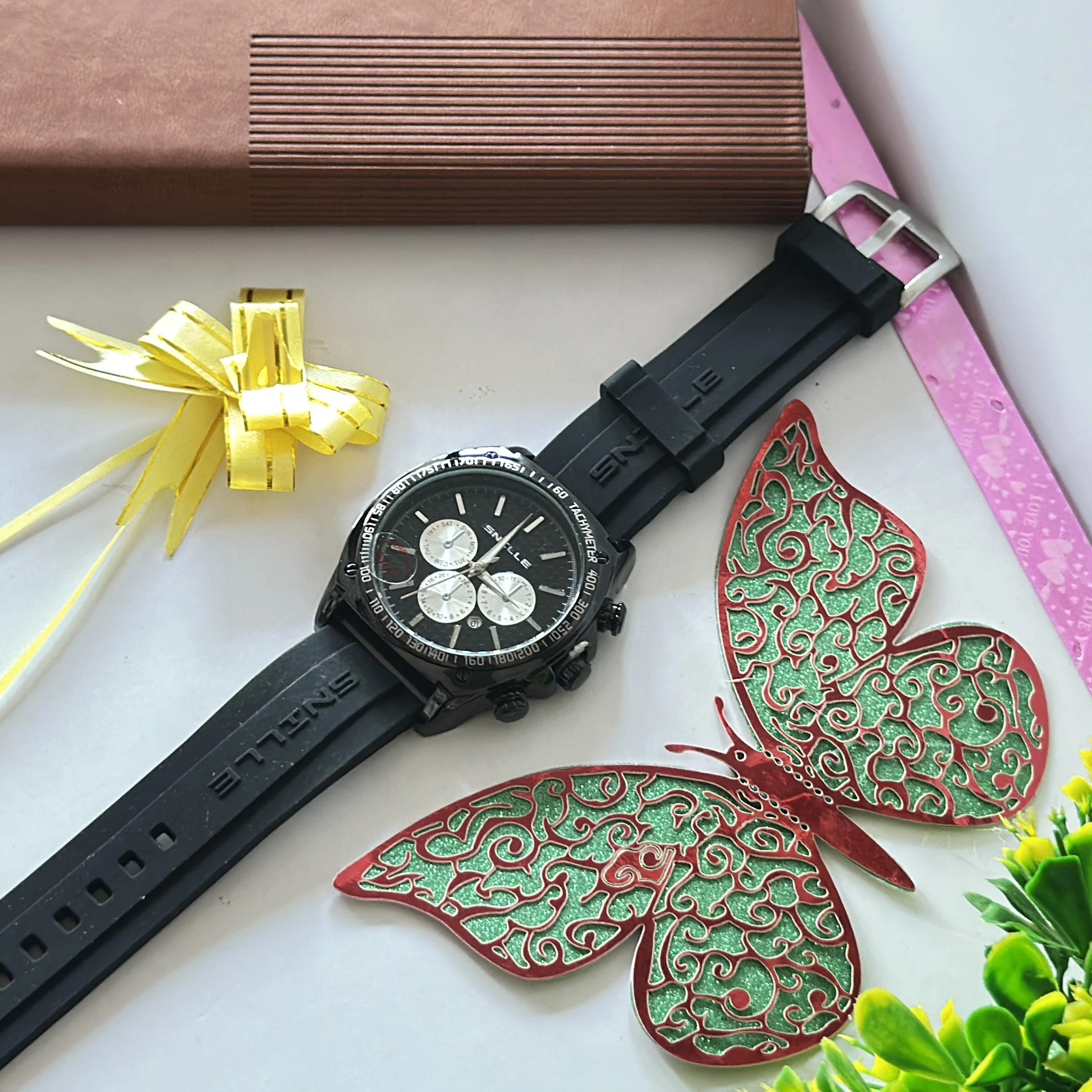 Snille brand analog wristwatch