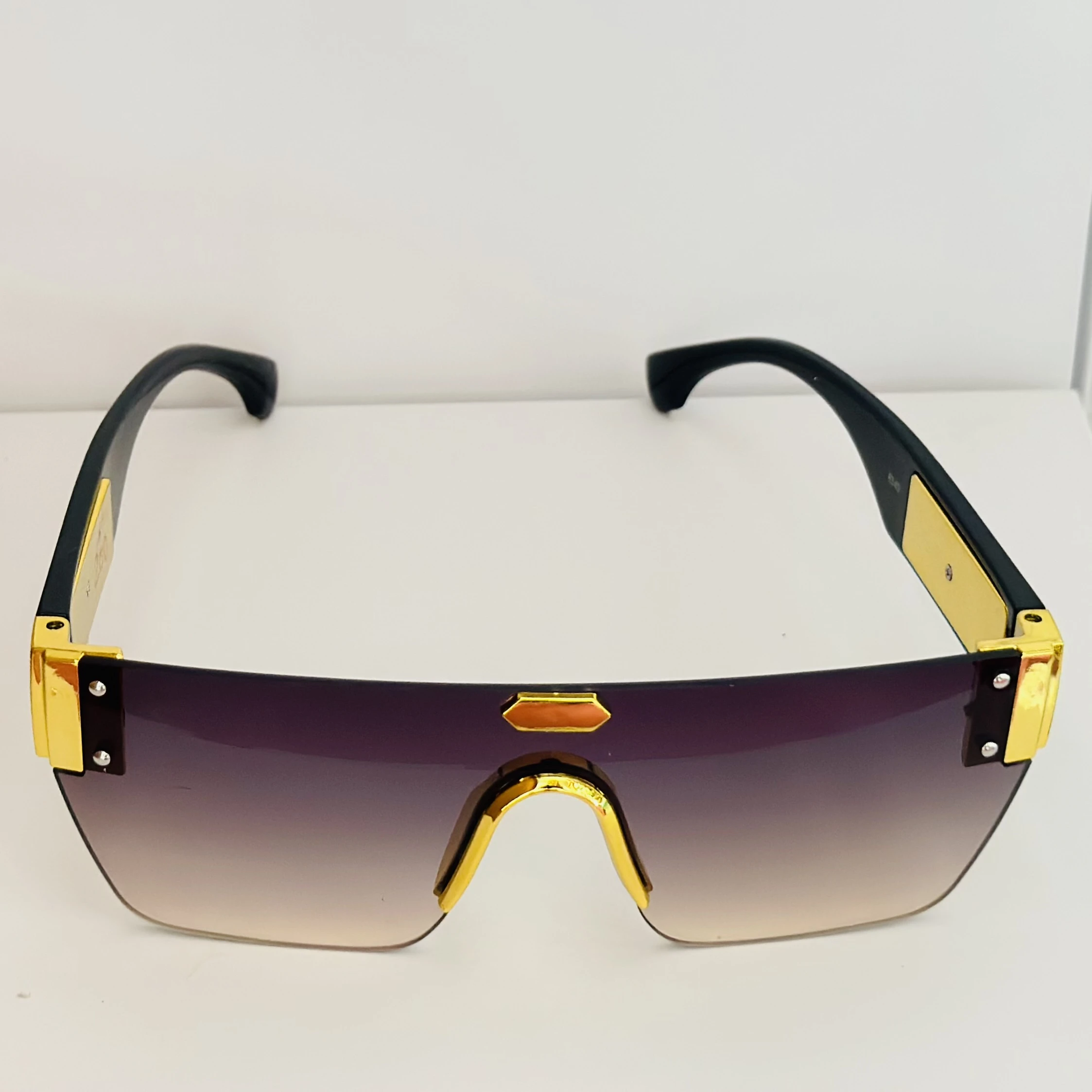 Stylist rimless square sunglasses