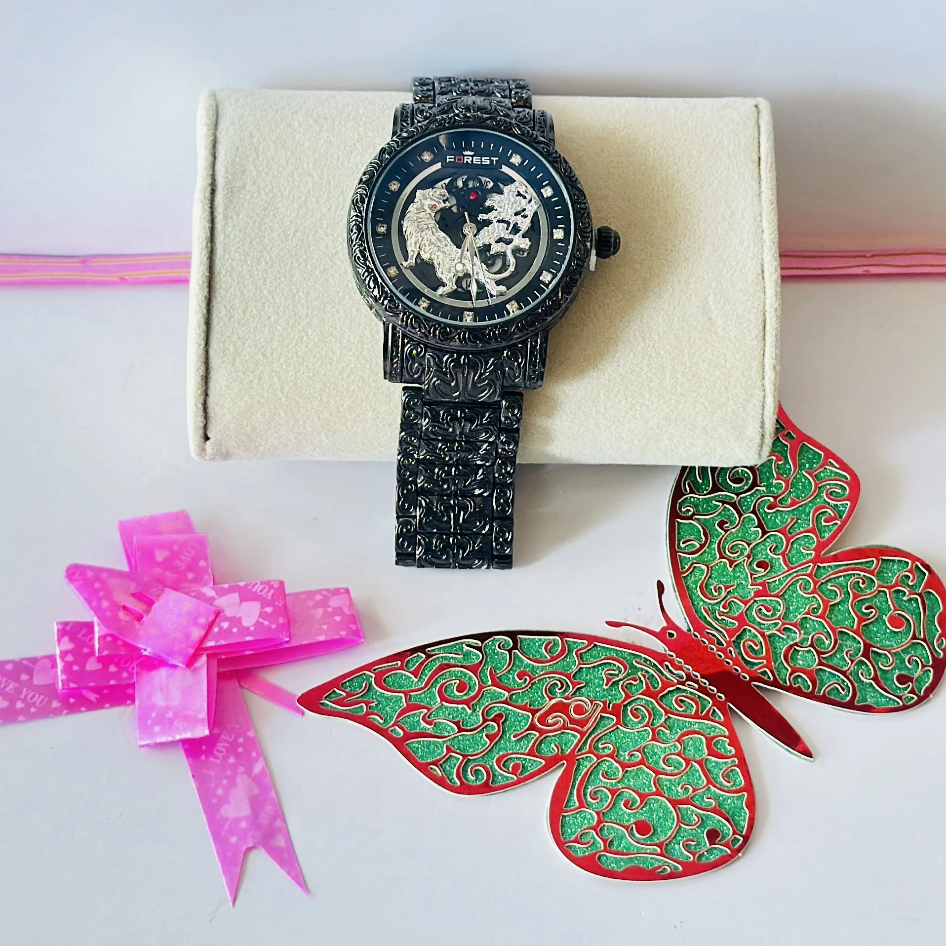 Forest Luxury Lion Curved Dial Bracelet Unisex Wrist Watch.
