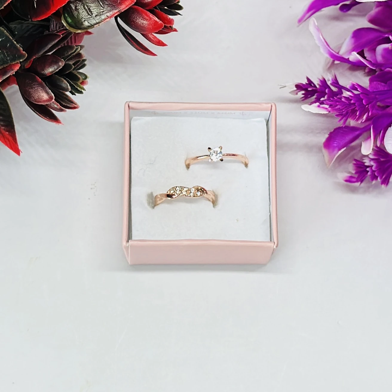 Set of two minimalist gold-toned rings