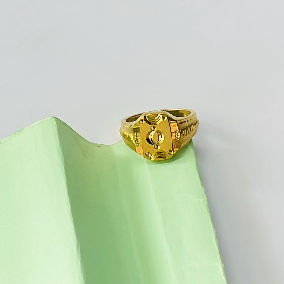 Jewellers 22 kt yellow gold ring for men.