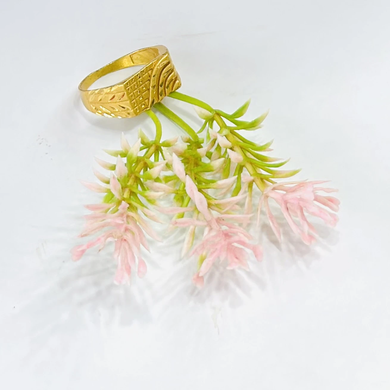 Gold toned finger ring