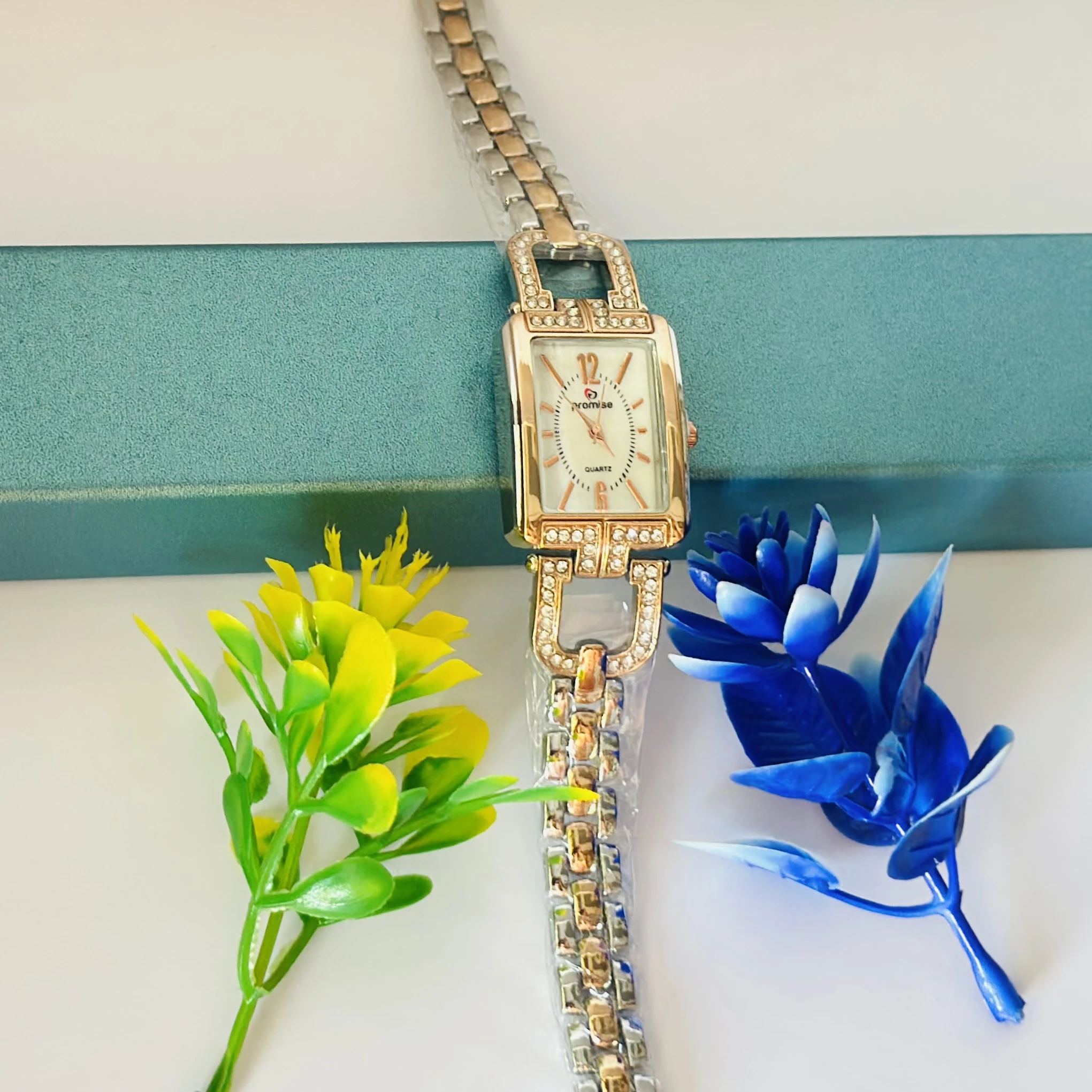 Quartz women's watch