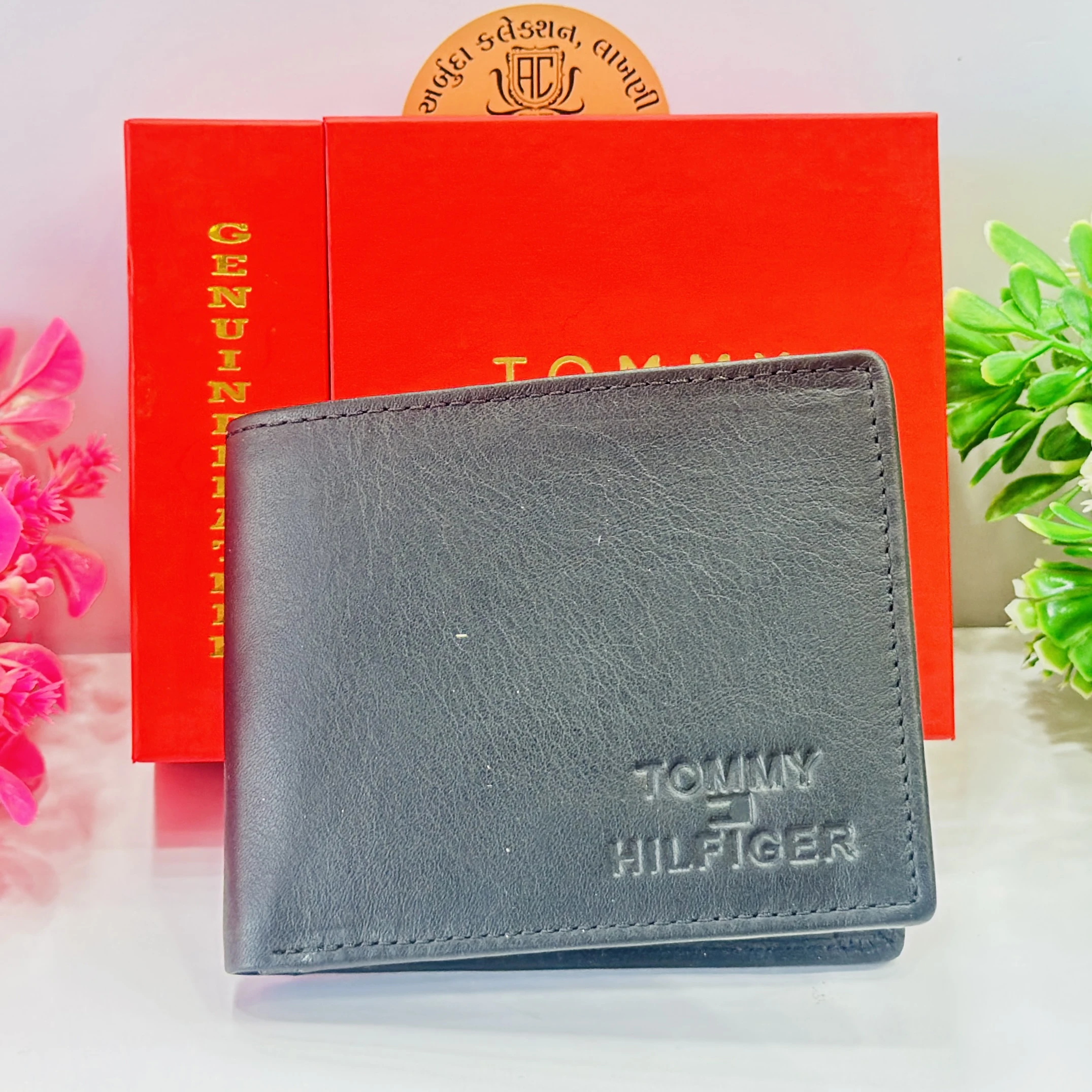 Tommy Hilfiger men's solid bi-fold leather wallet