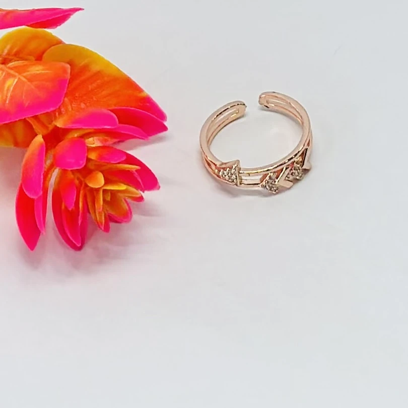 Rose gold-toned women's finger ring