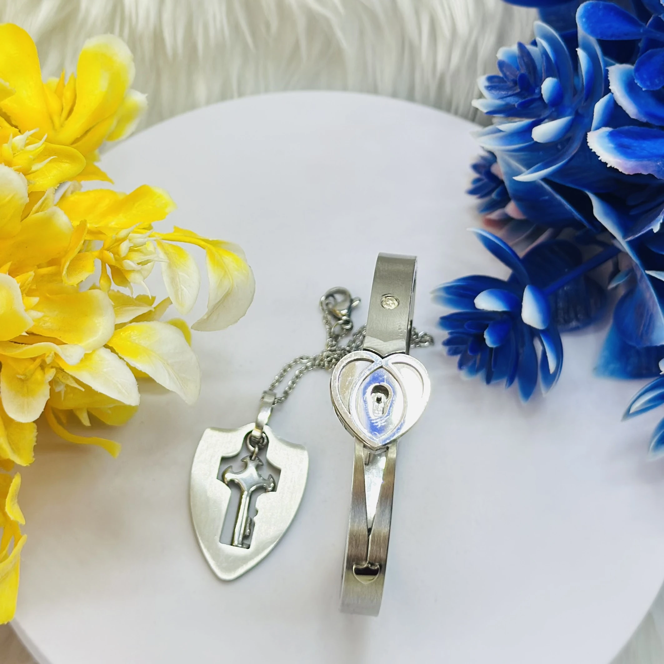stainless steel lock bracelet and shield key pendant necklace set for couples.
