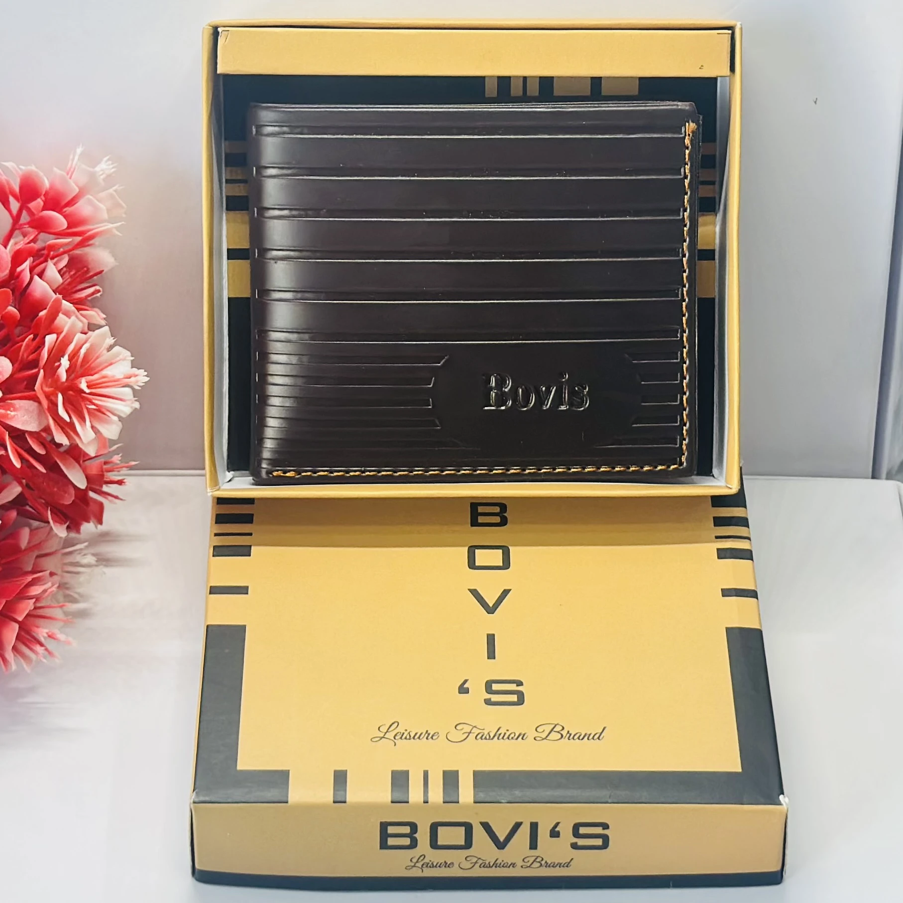 Bovi's men's brown genuine leather wallet.