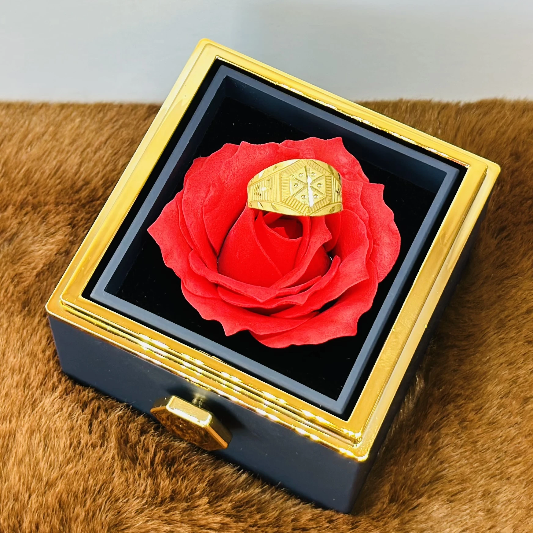 Men’s gold ring