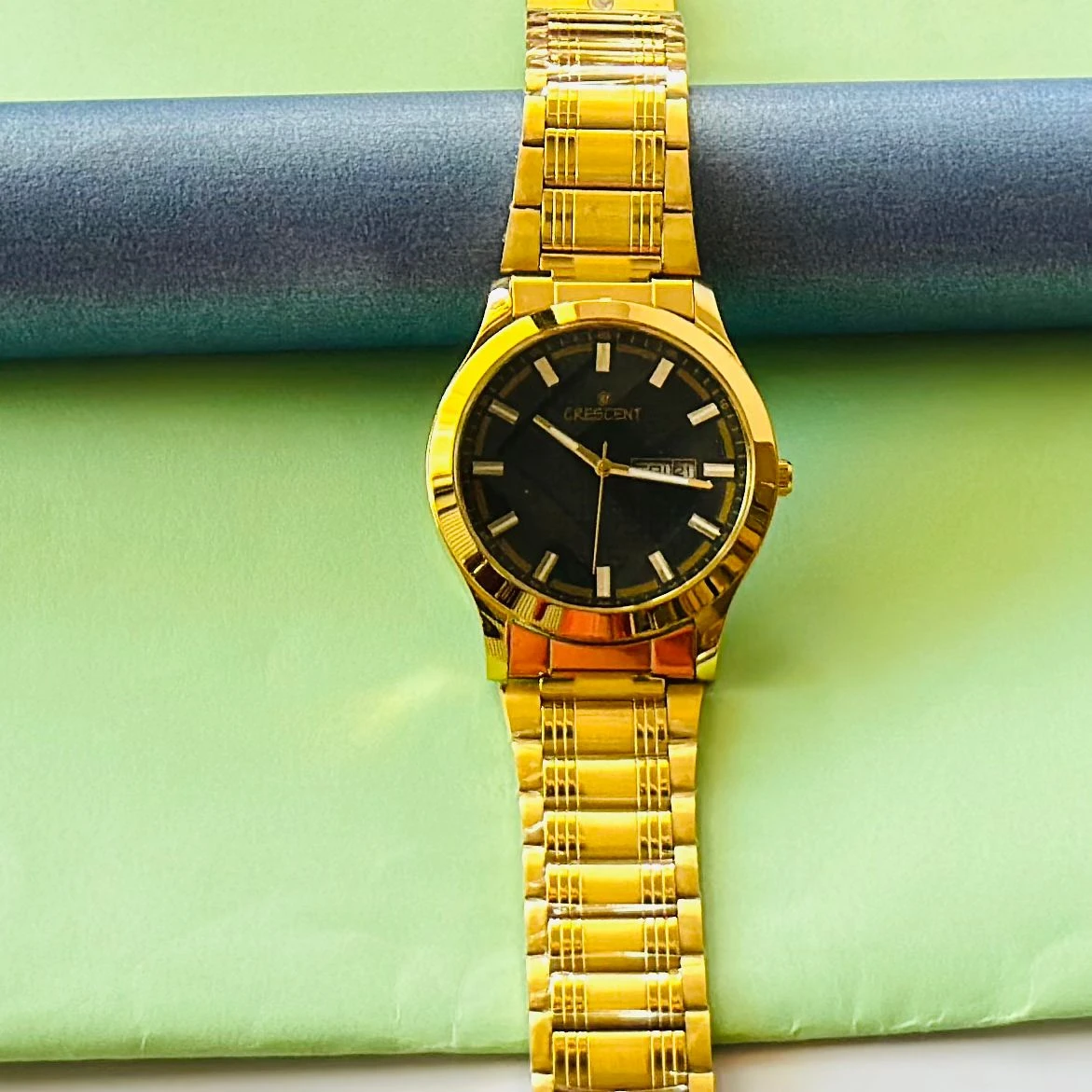 Golden Design analog watch