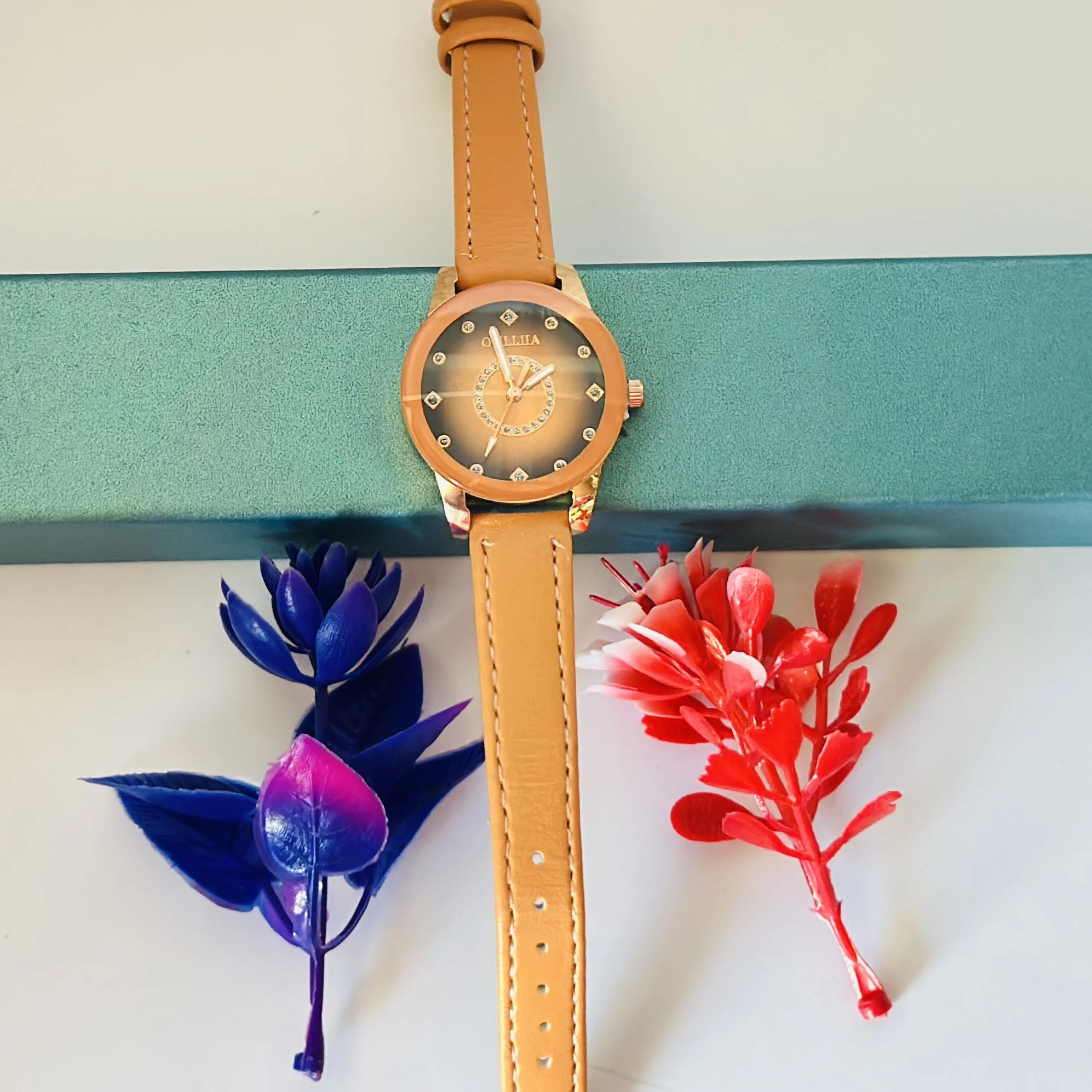 Analog quartz watch for women