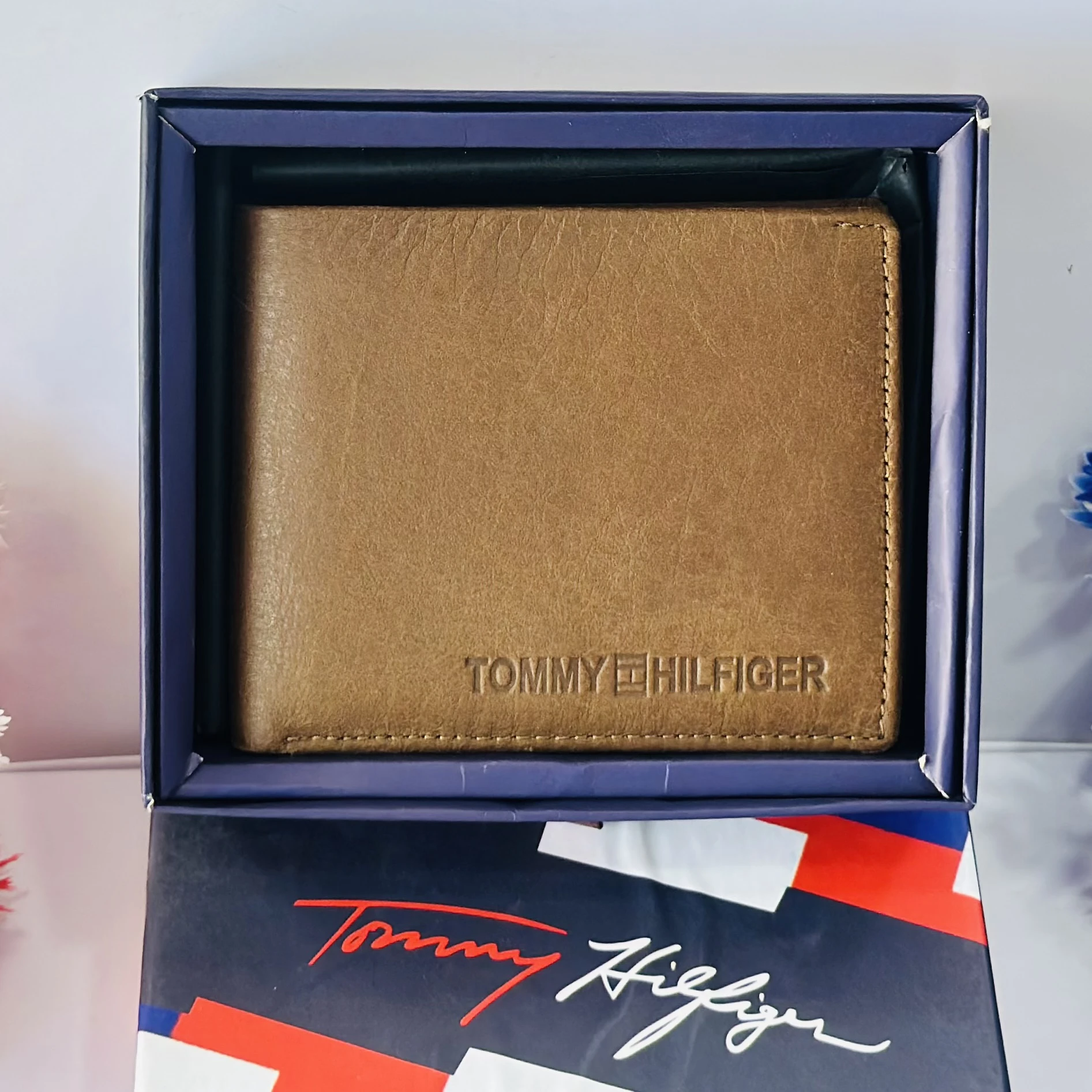Tommy Hilfiger Men's Slim Leather Bifold Wallet