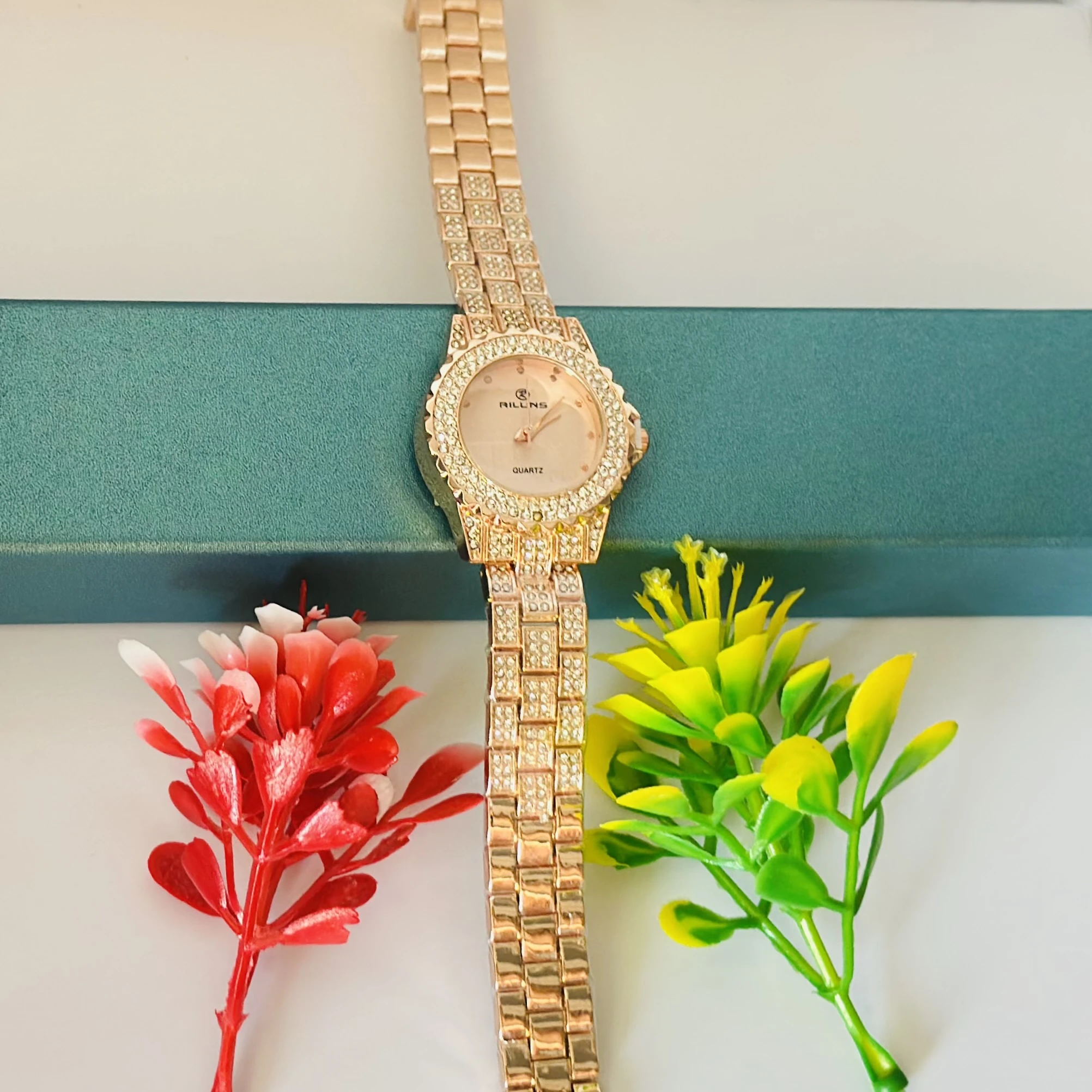 Fashion analog women's watch