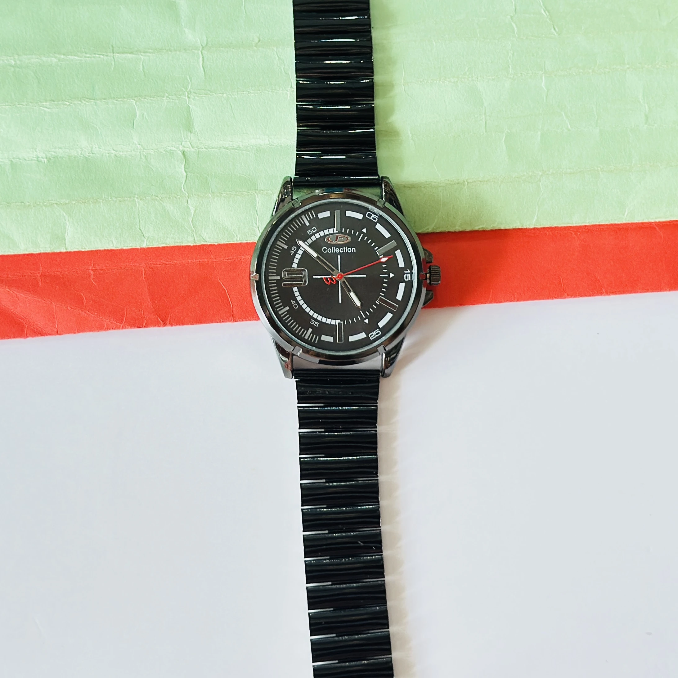 Analogue black dial men's watch