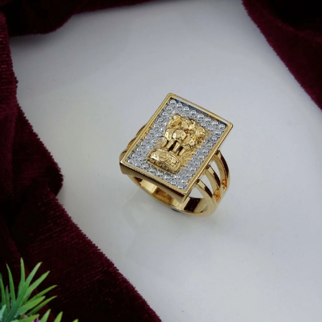 Men’s gold-plated ring
