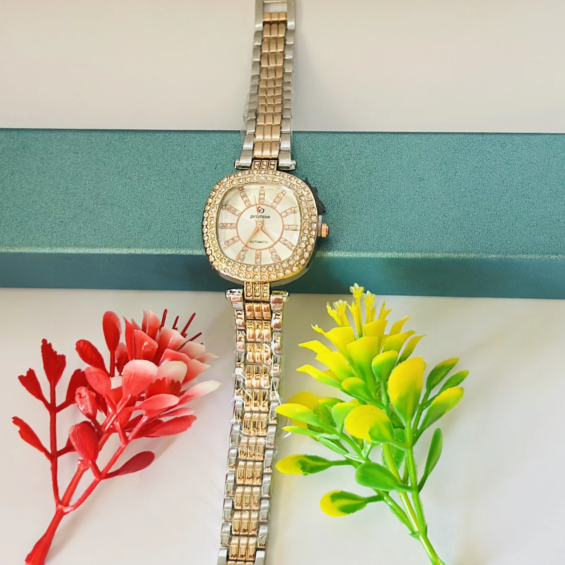 Fashion analog women's watch