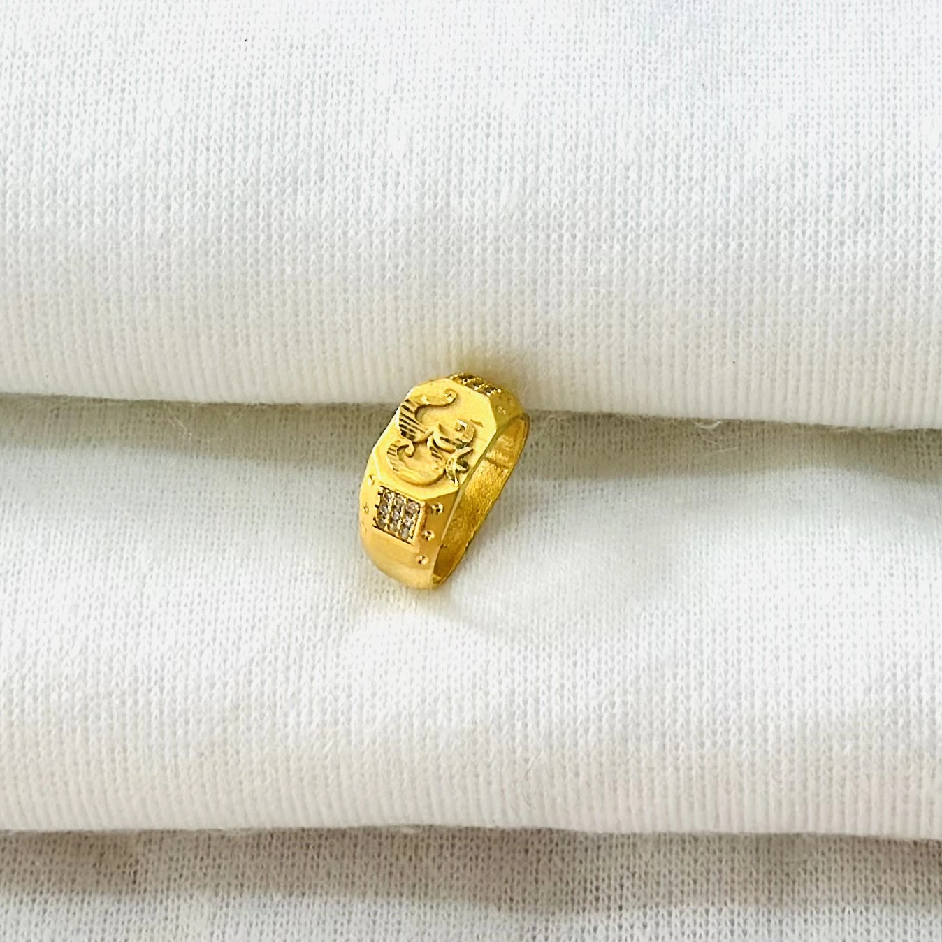 Gold ring with a Lord Ganesha motif