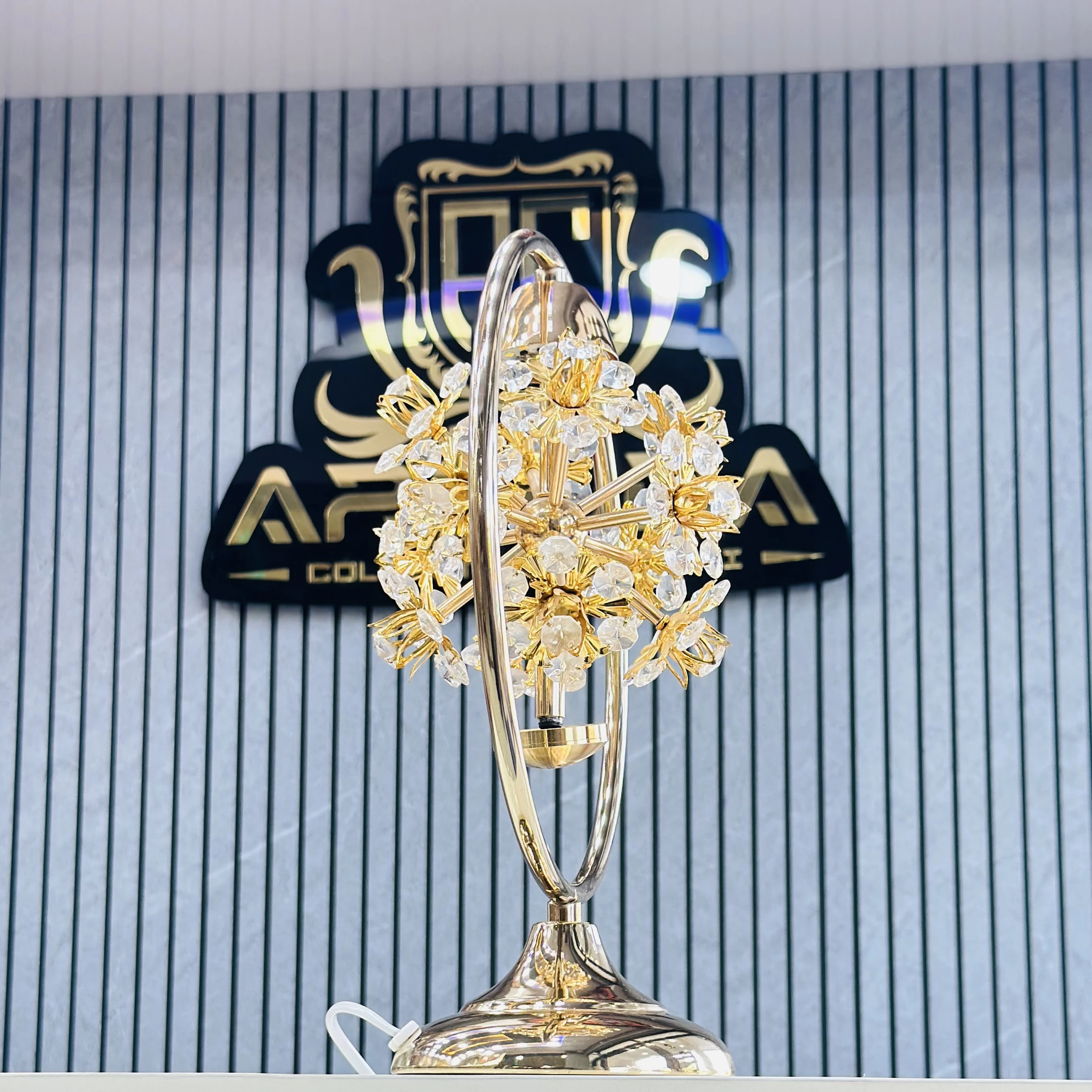 Modern gold and crystal table lamp(SKU-IO9RLJ)