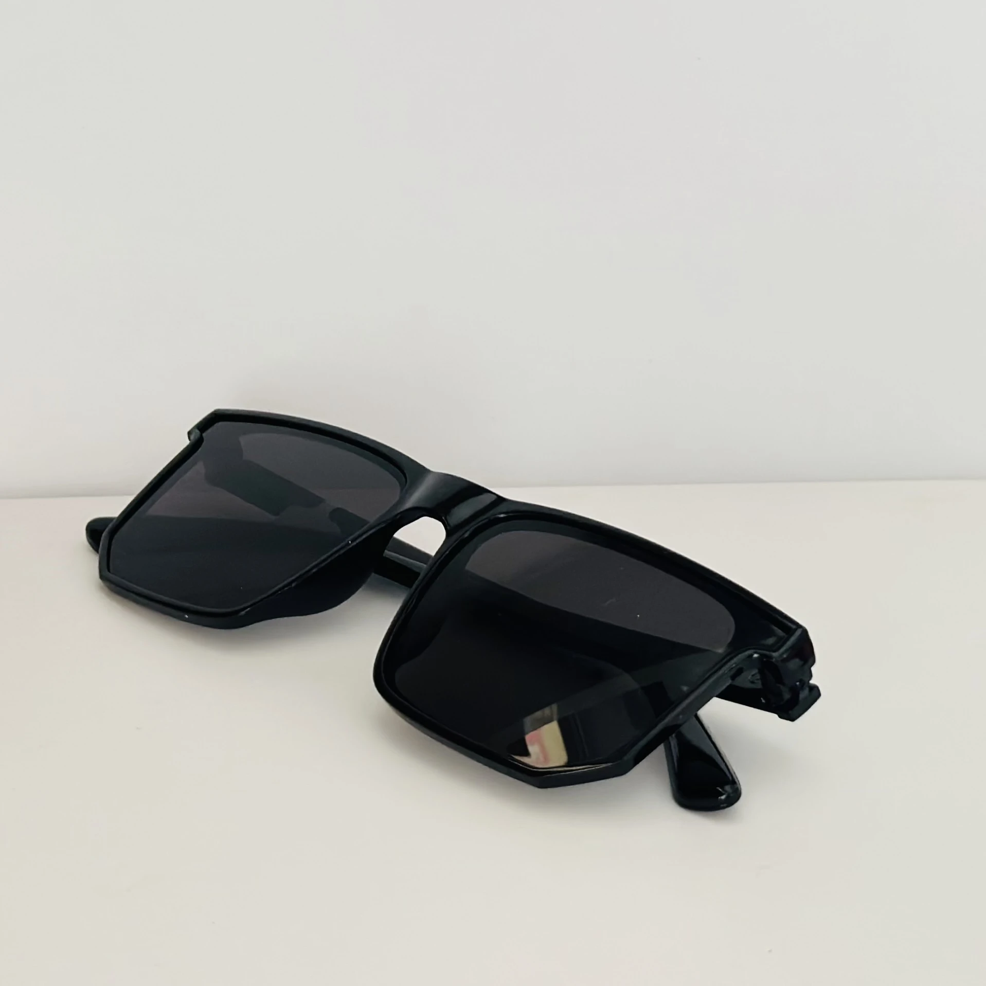 Black IRUS S1220 C1 square sunglasses with gradient lenses.