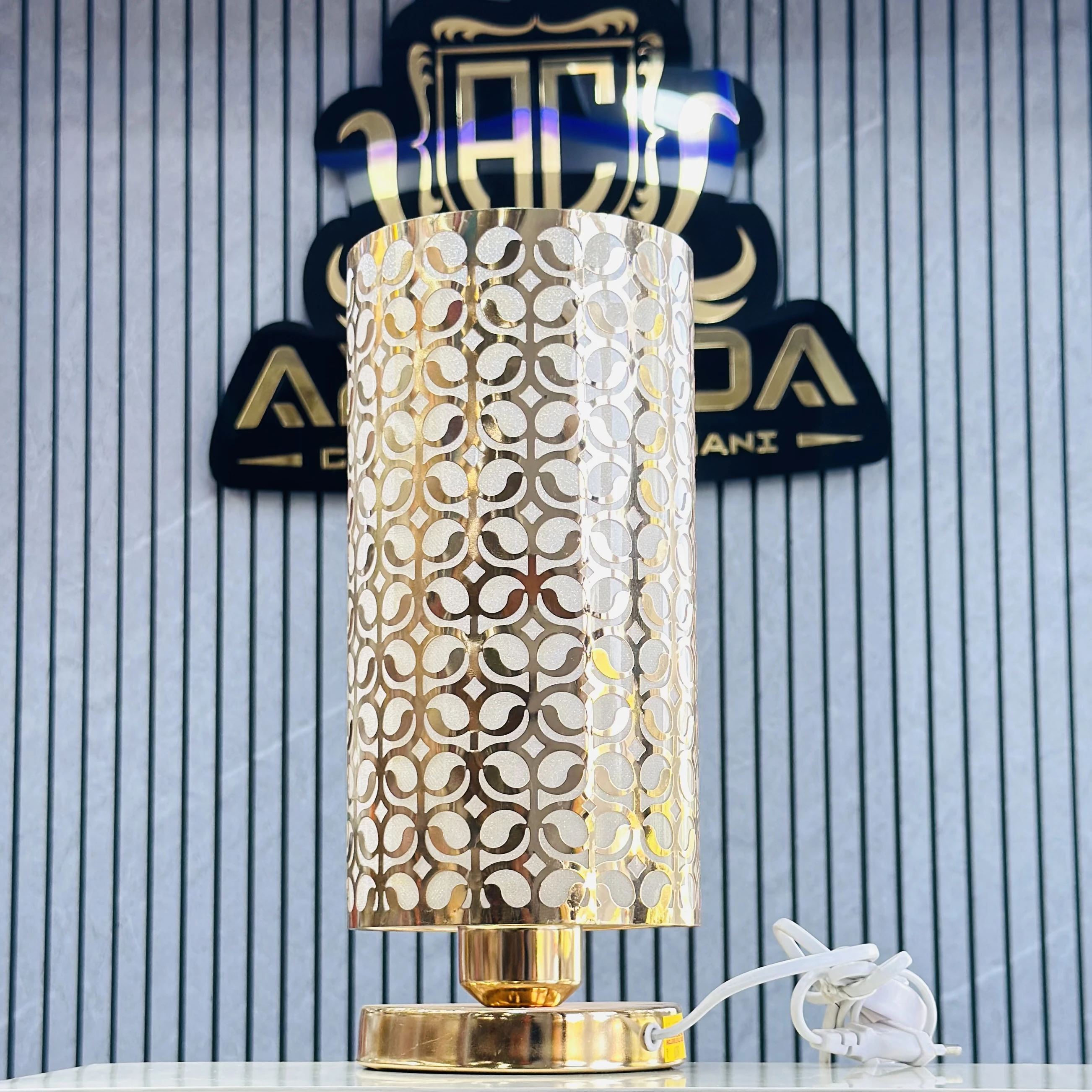 Decorative metal table lamp(SKU-ZJUP2V)