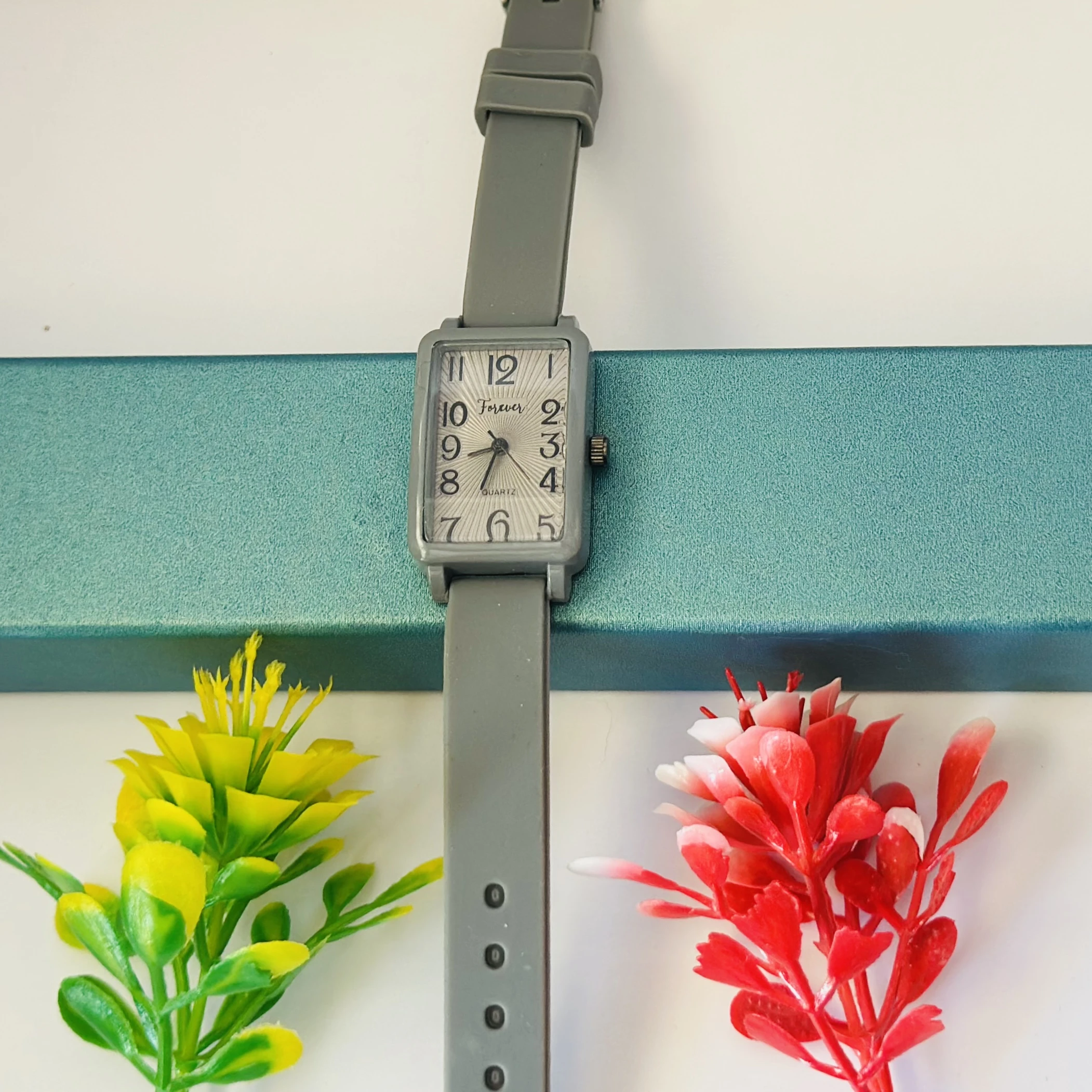 Forever Quartz analog watch