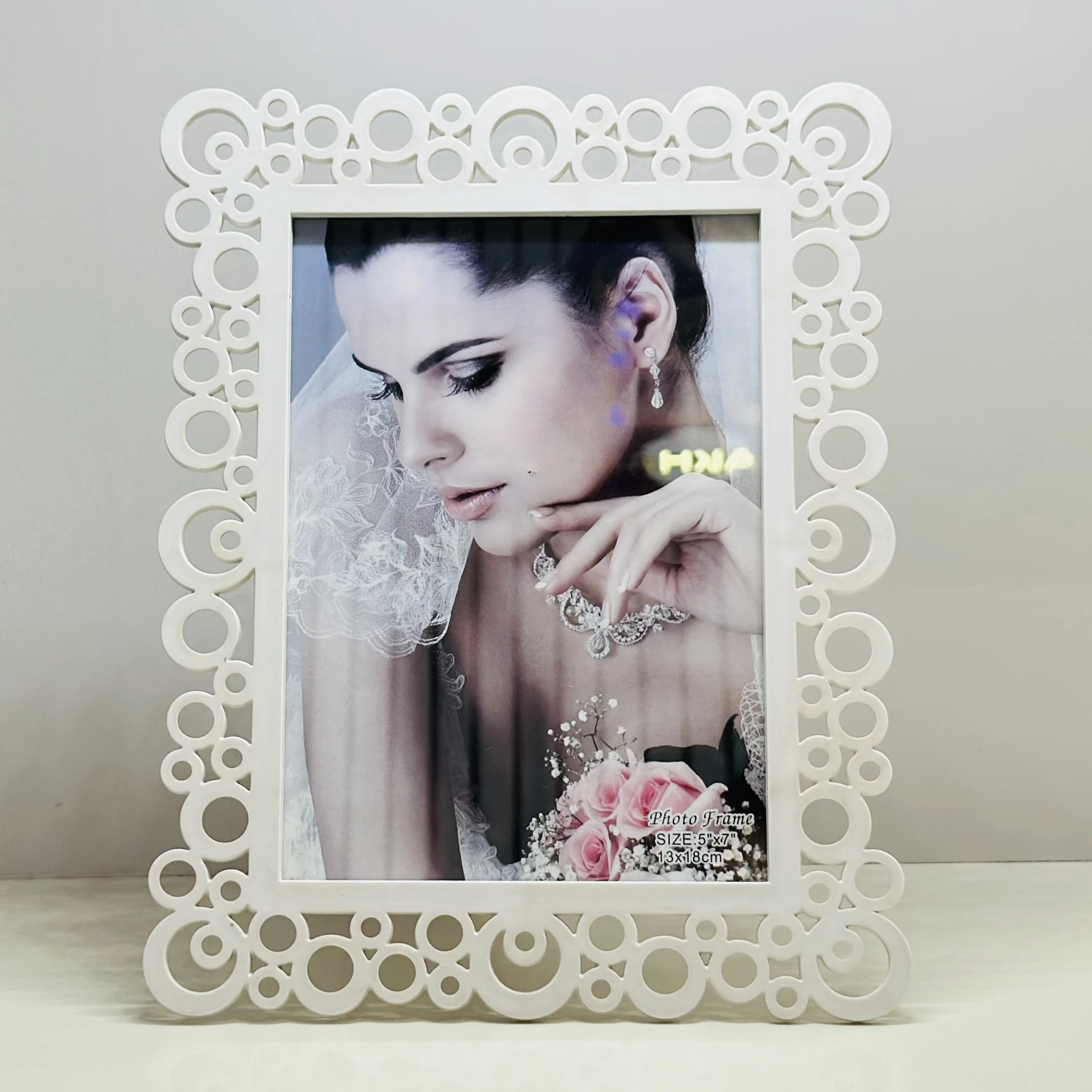 White Circular Motif Photo Frame (SKU-LCN4LI)