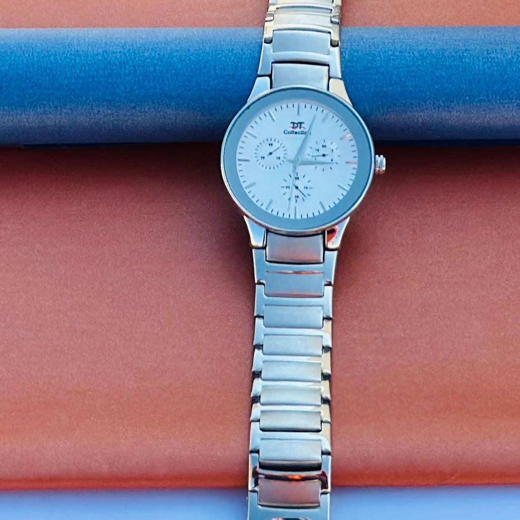 Silver design analog watch For man’s