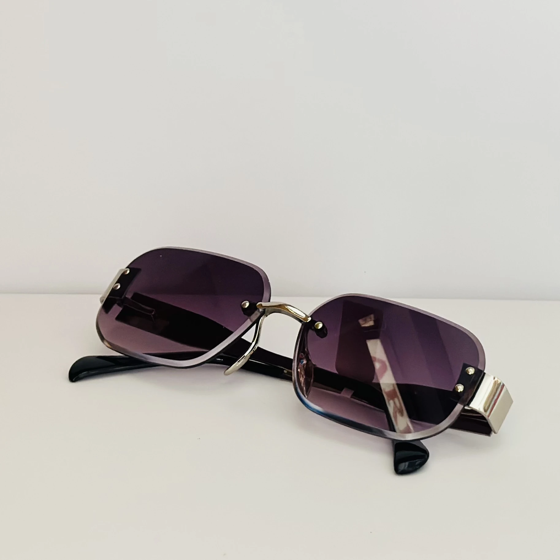 Rimless rectangular sunglasses