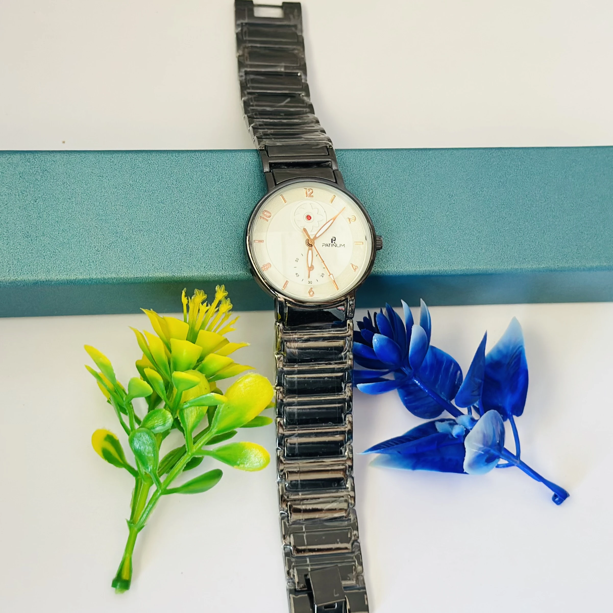 Black metal analogue watch