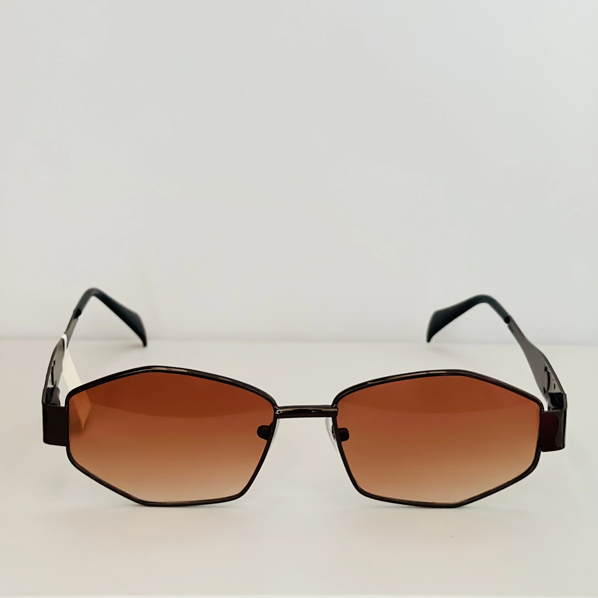 Geometric frame sunglasses.