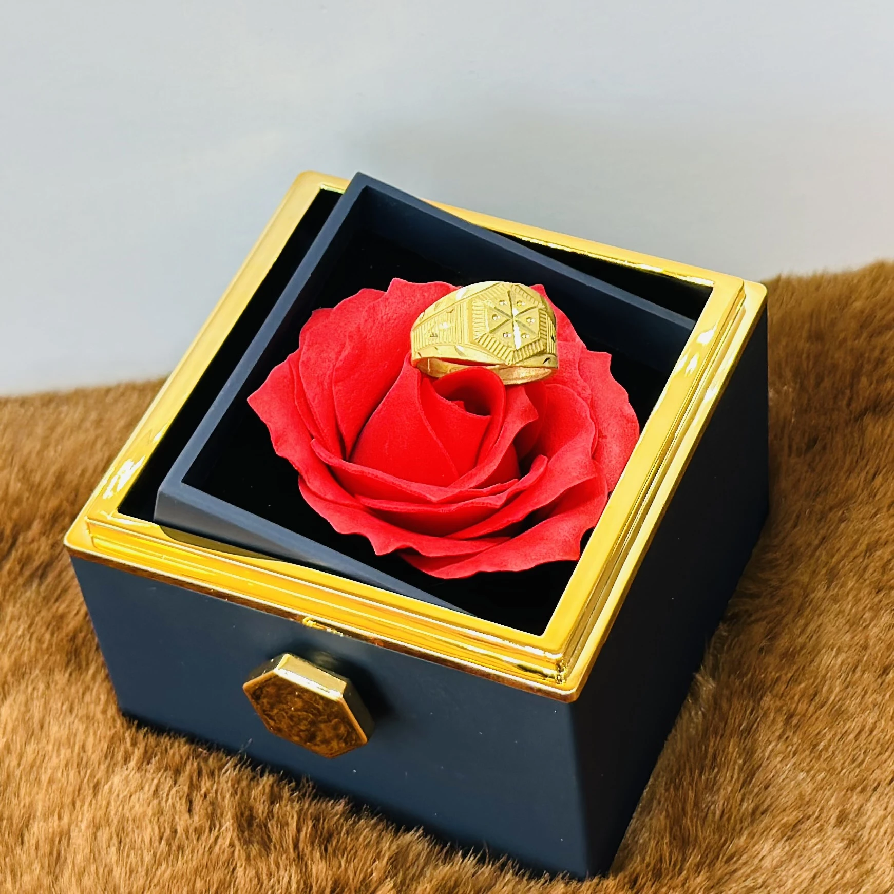 Men’s gold ring