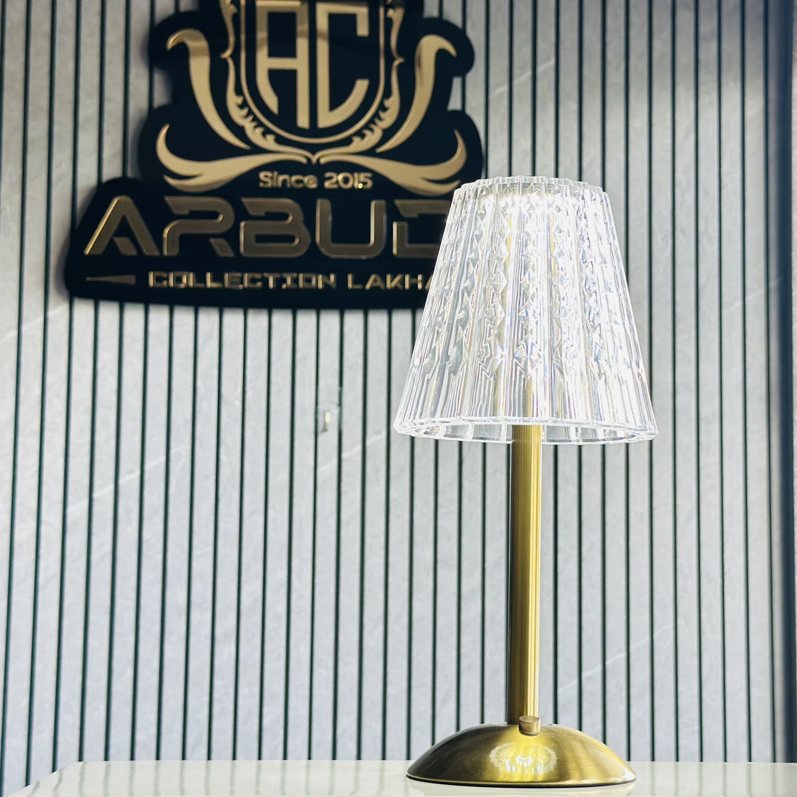 Modern table lamp (SKU-TG5A3L)