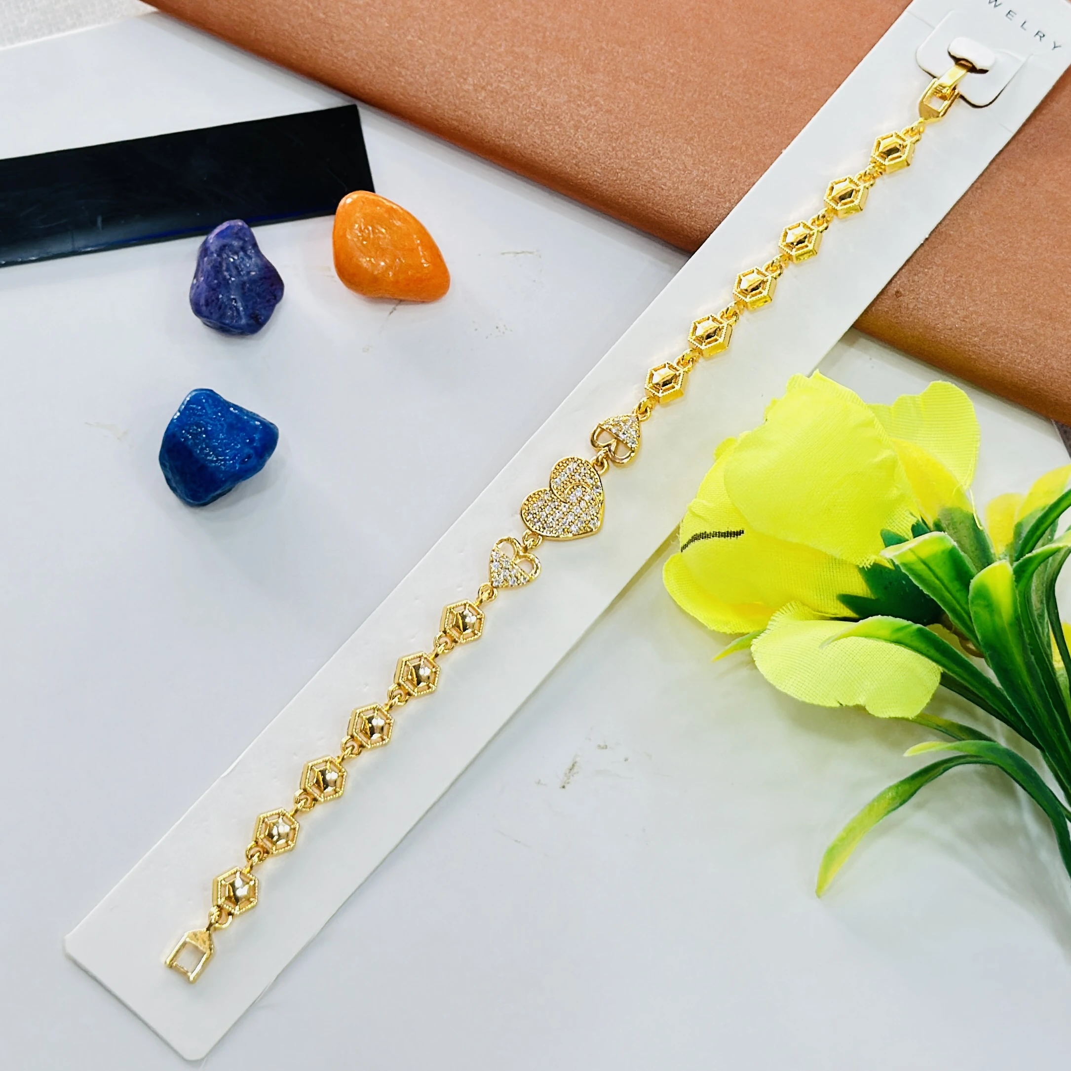 Gold plated bracelet with a central clover design