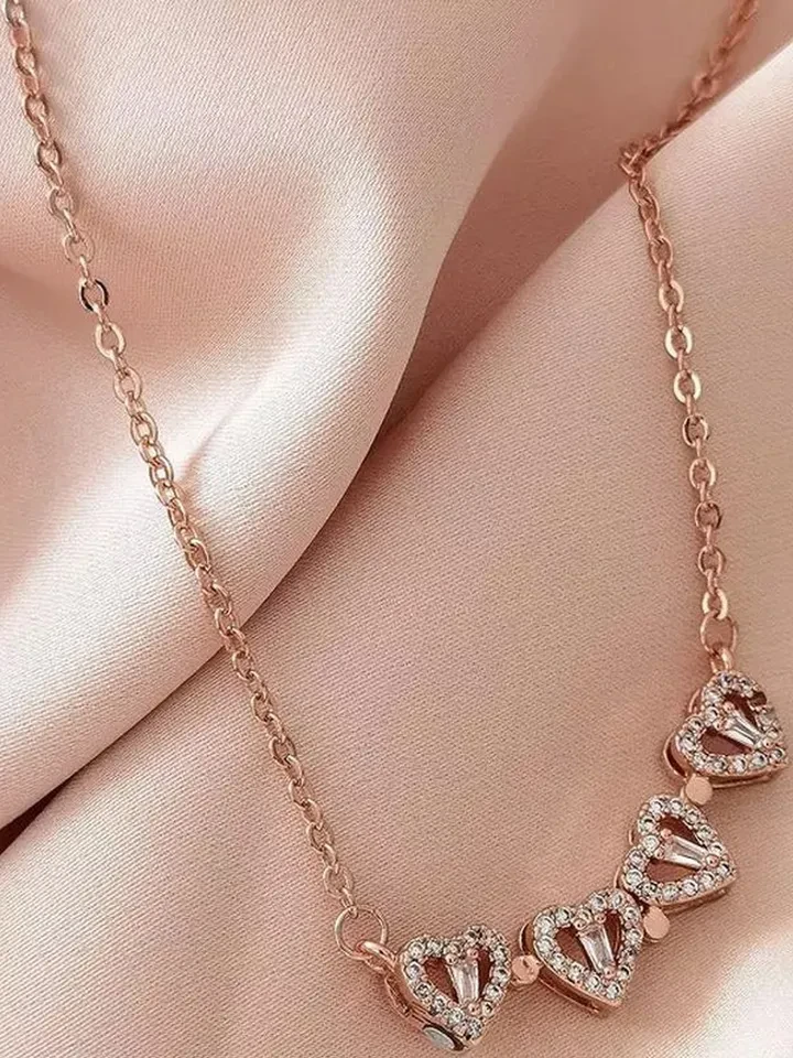 Rose gold-plated magnetic four-leaf clover heart pendant necklace.