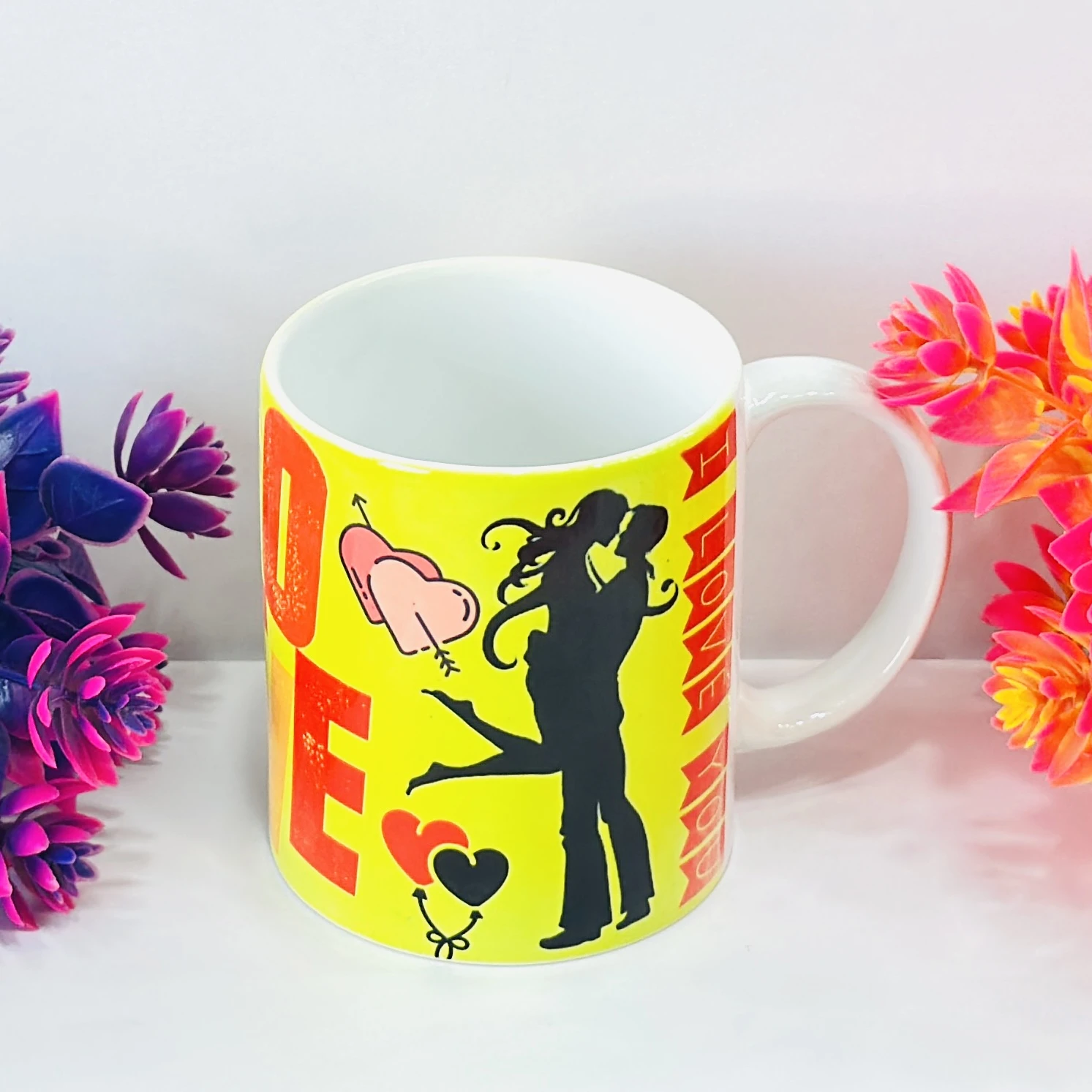 White ceramic coffee mug….. XO54MV