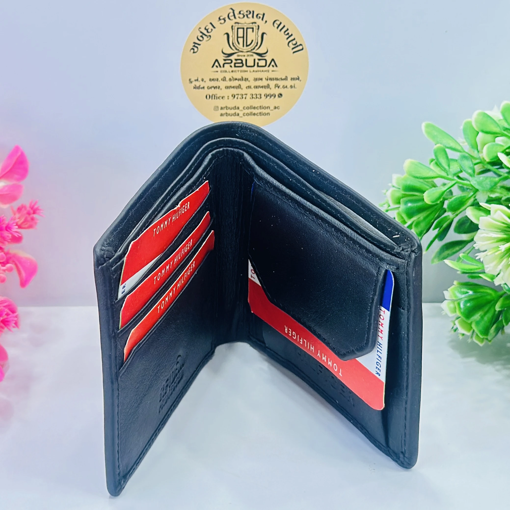 Tommy Hilfiger men's solid bi-fold leather wallet